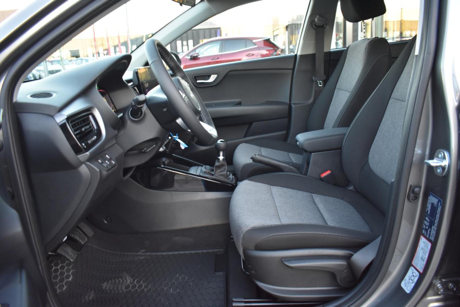 KIA Stonic 1,2 GAS LX URBAN+ M/T, NAVIGACIJA, STRAŽNJA KAMERA,TEMPOMAT, fotografija 15