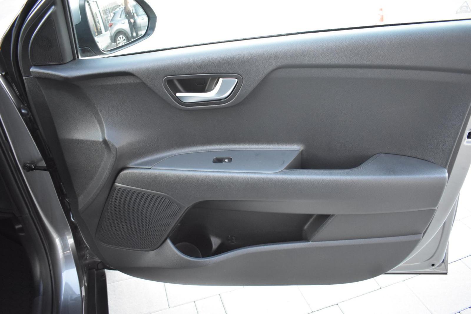 KIA Stonic 1,2 GAS LX URBAN+ M/T, NAVIGACIJA, STRAŽNJA KAMERA,TEMPOMAT, fotografija 20