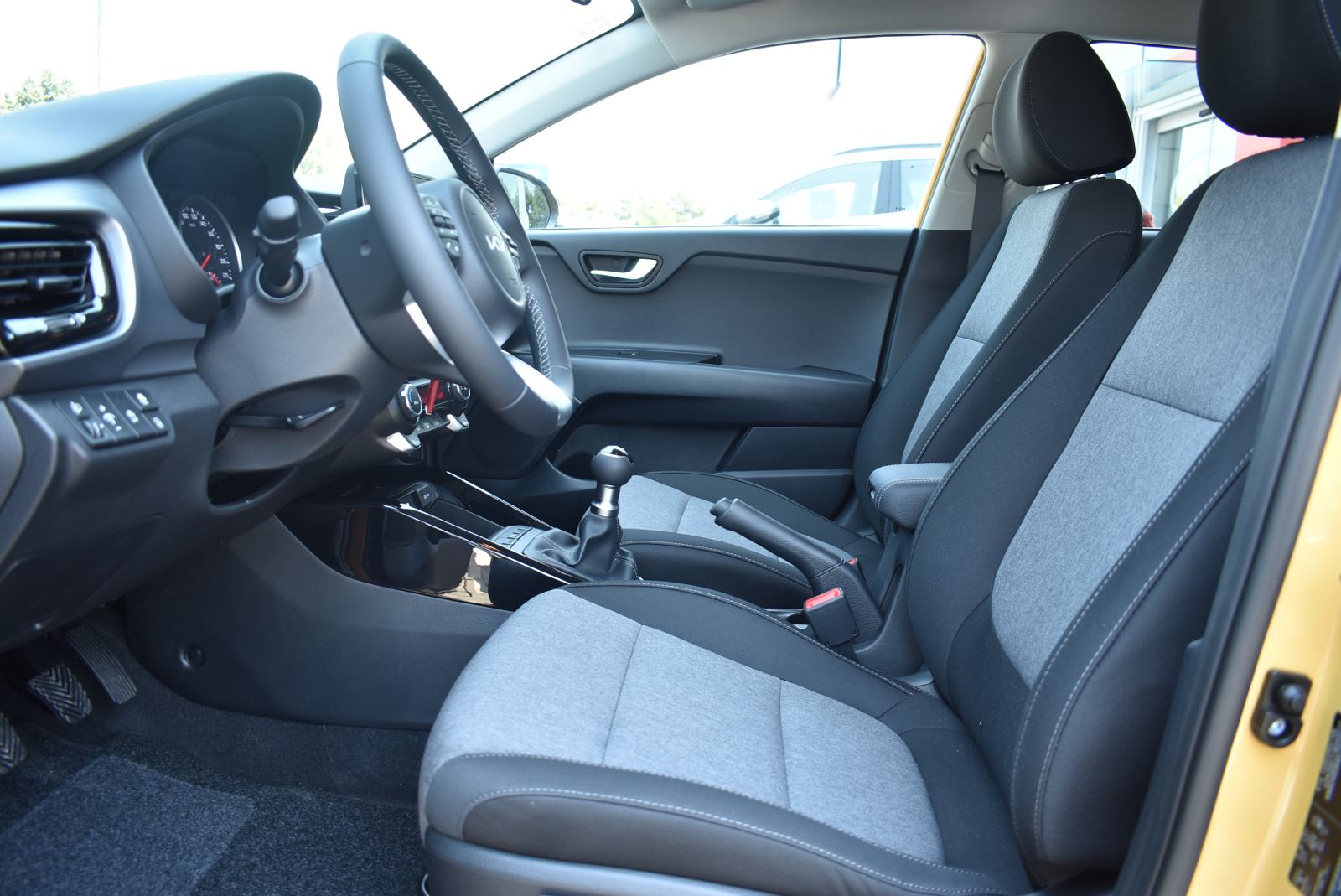 Kia Stonic 1.2 GAS LX Urban M/T, fotografija 17