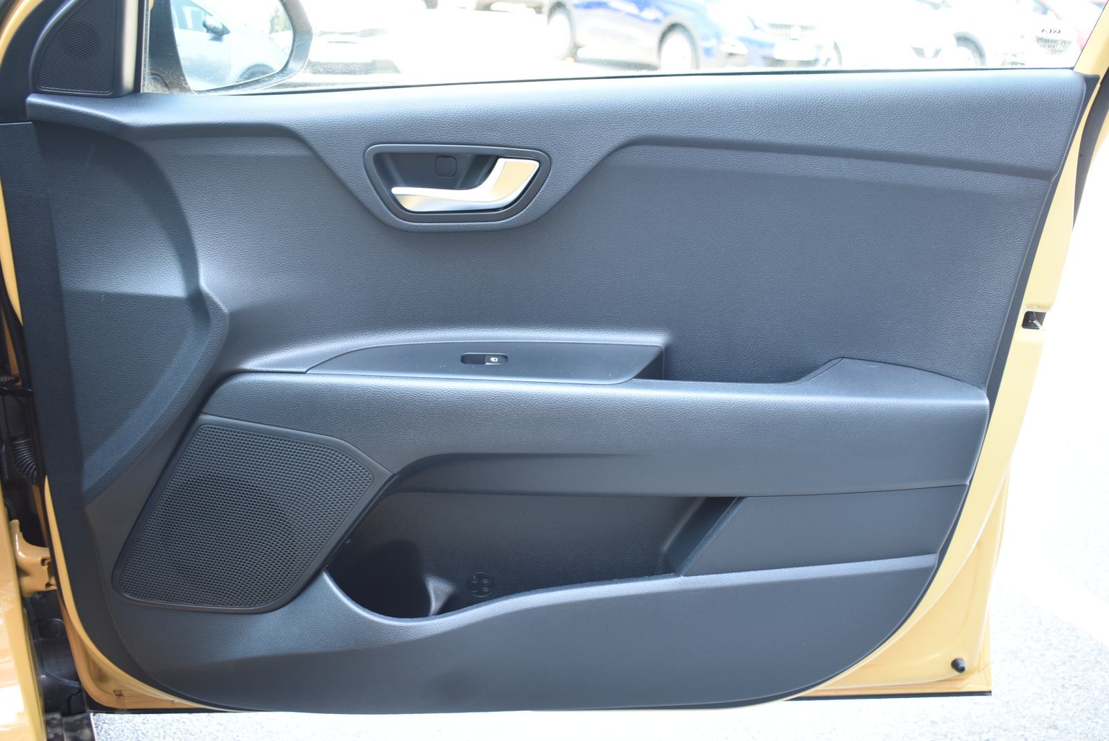 Kia Stonic 1.2 GAS LX Urban M/T, fotografija 16