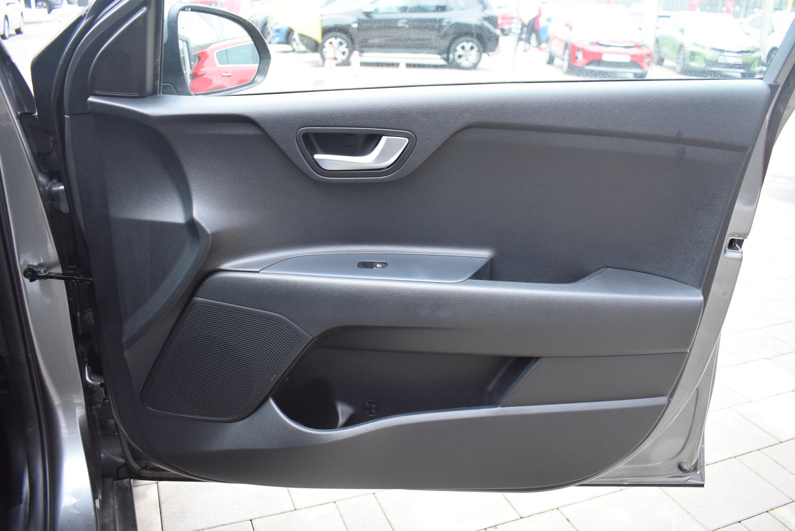Kia Stonic 1,2 GAS LX URBAN+ M/T MRV, fotografija 14