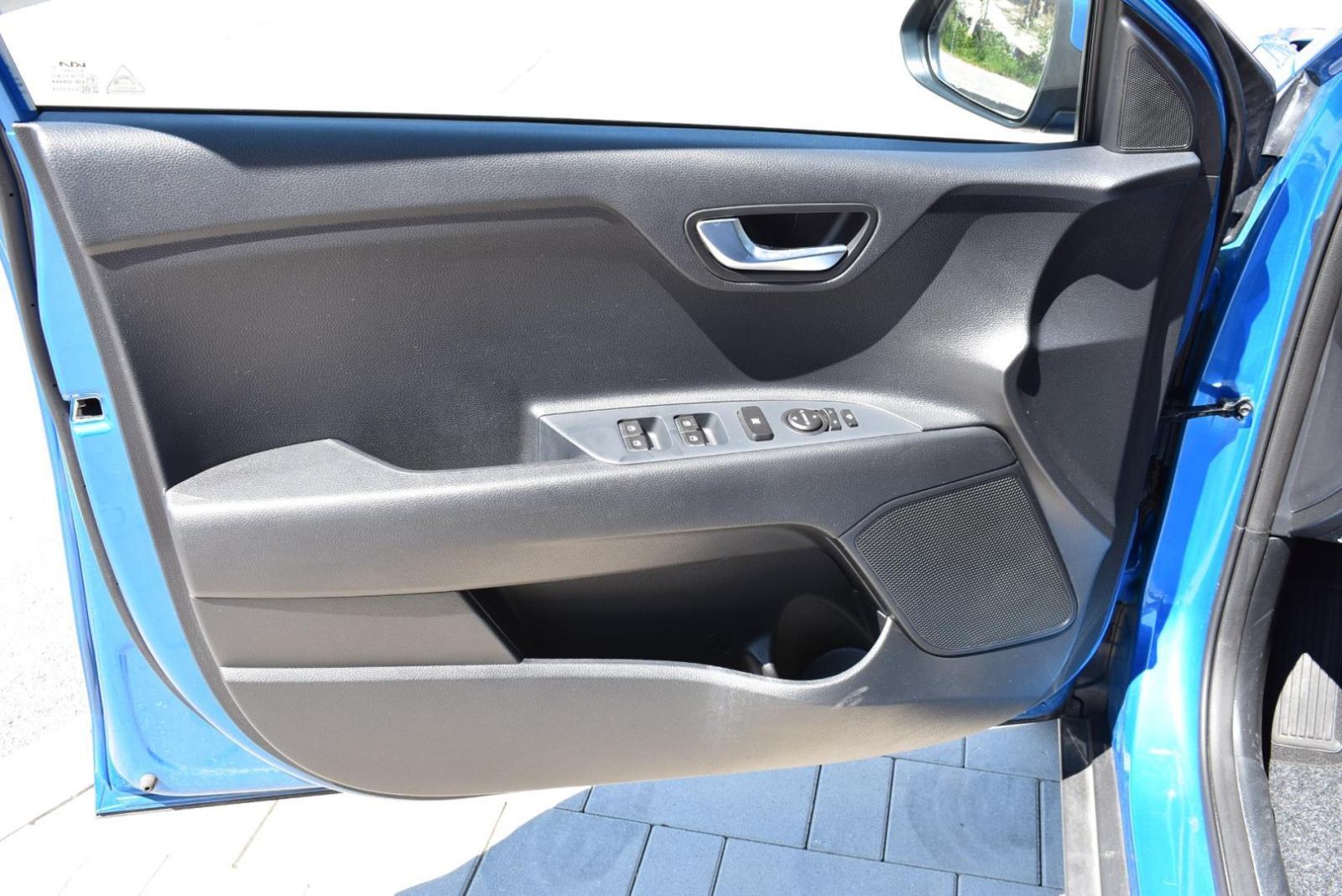 KIA Stonic 1.2 GAS LX URBAN, KAMERA, BT, TEMPOMAT, JAMSTVO, fotografija 19