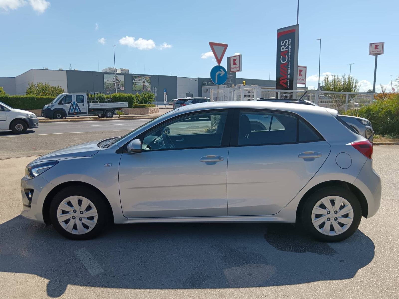 KIA STONIC 1.2 LX 85 KS *VOZILO S JAMSTVOM*, fotografija 8