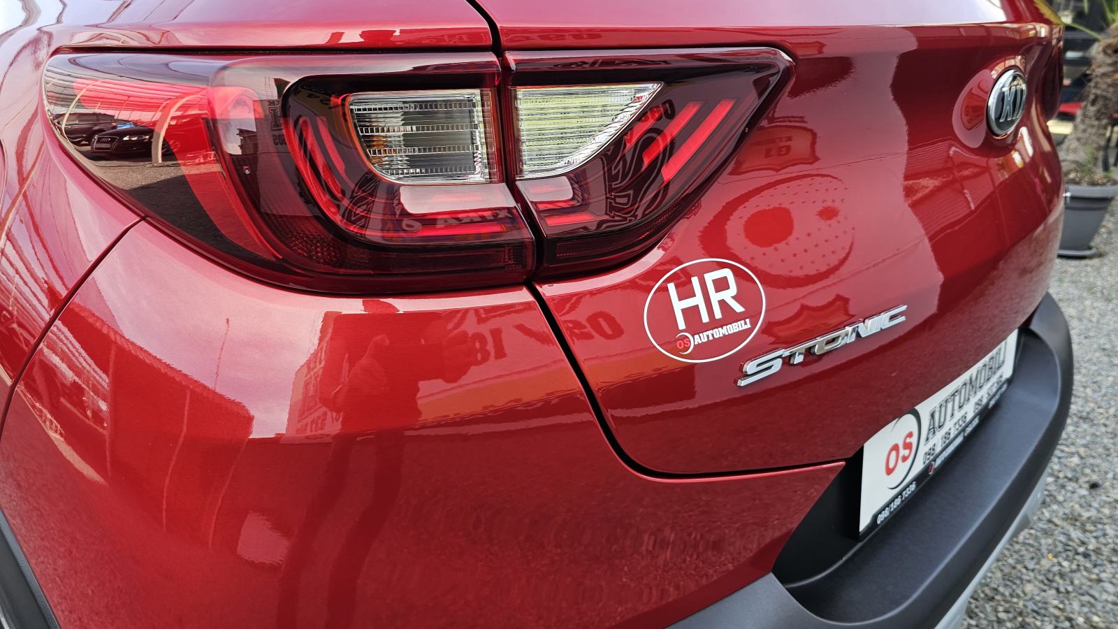 Kia Stonic 1,6 CRDi,CLIMATRONIC,NAVIGACIJA,GR.SJ,KOŽA,ALU 17,JAMSTVO, fotografija 13