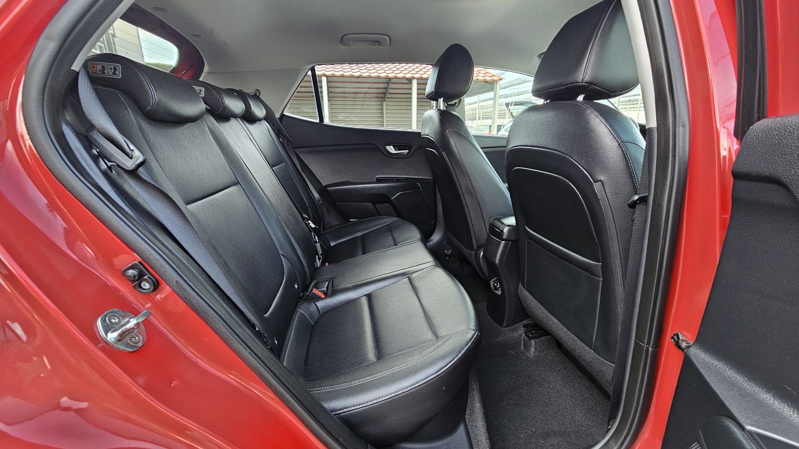 Kia Stonic 1,6 CRDi,CLIMATRONIC,NAVIGACIJA,GR.SJ,KOŽA,ALU 17,JAMSTVO, fotografija 20