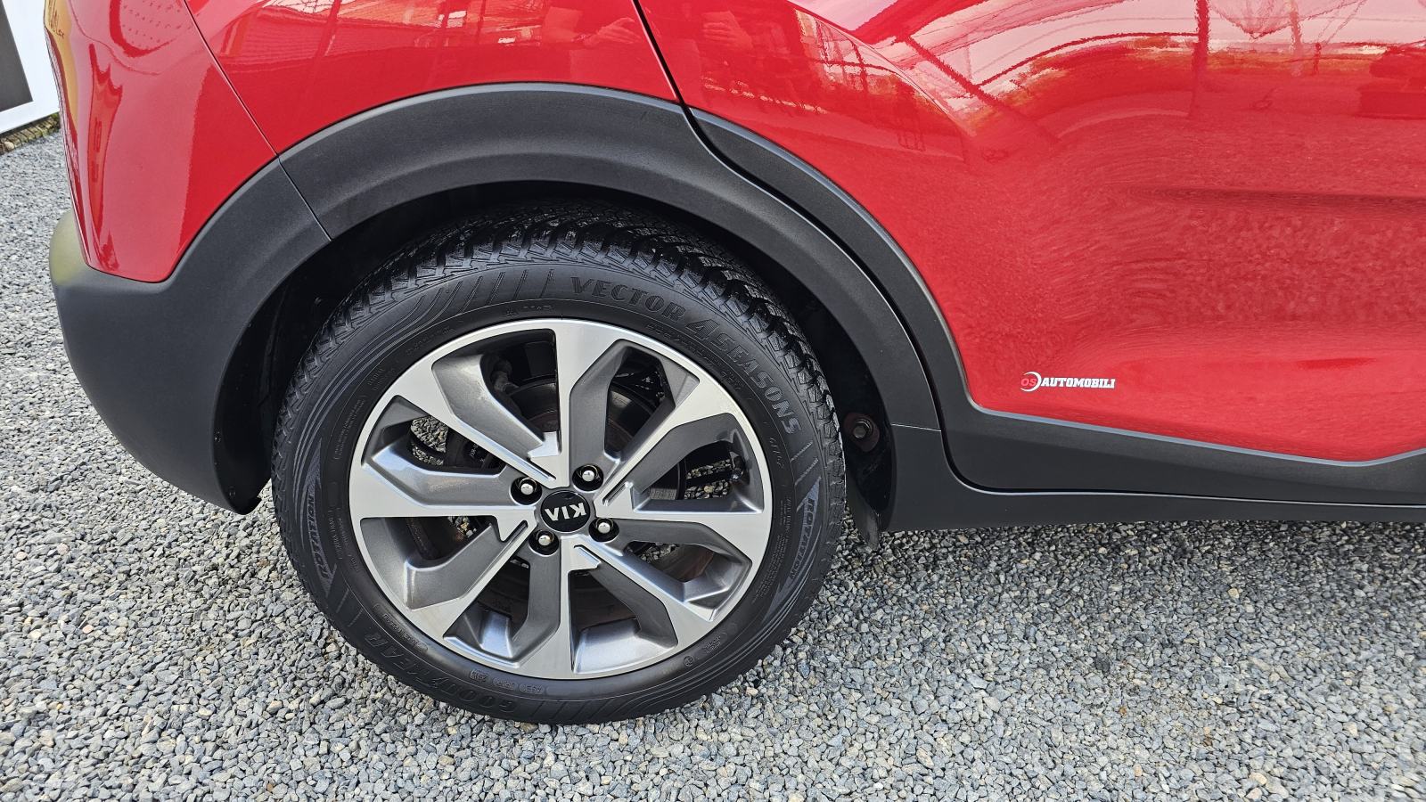 Kia Stonic 1,6 CRDi,CLIMATRONIC,NAVIGACIJA,GR.SJ,KOŽA,ALU 17,JAMSTVO, pogled izvana - slika 2