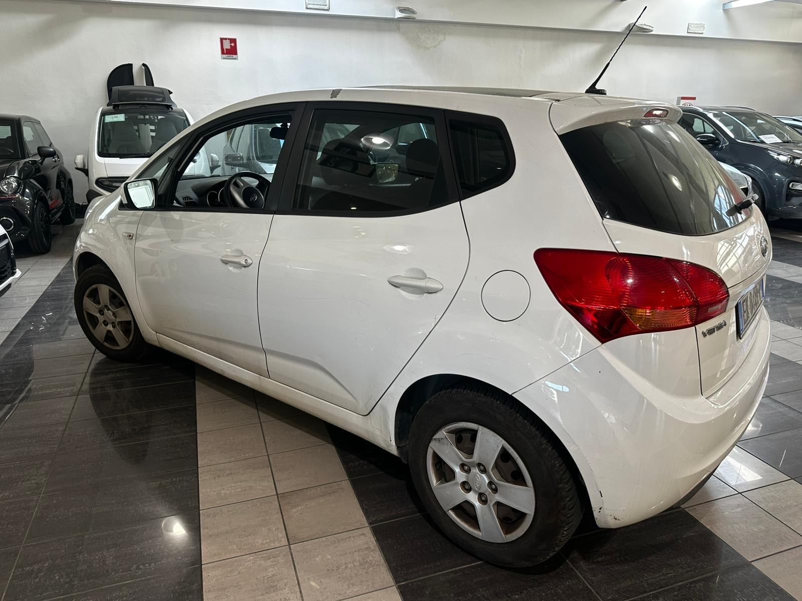 Kia Venga 1,4 LX Cool PANORAMSKI KROV, pogled izvana - slika 4