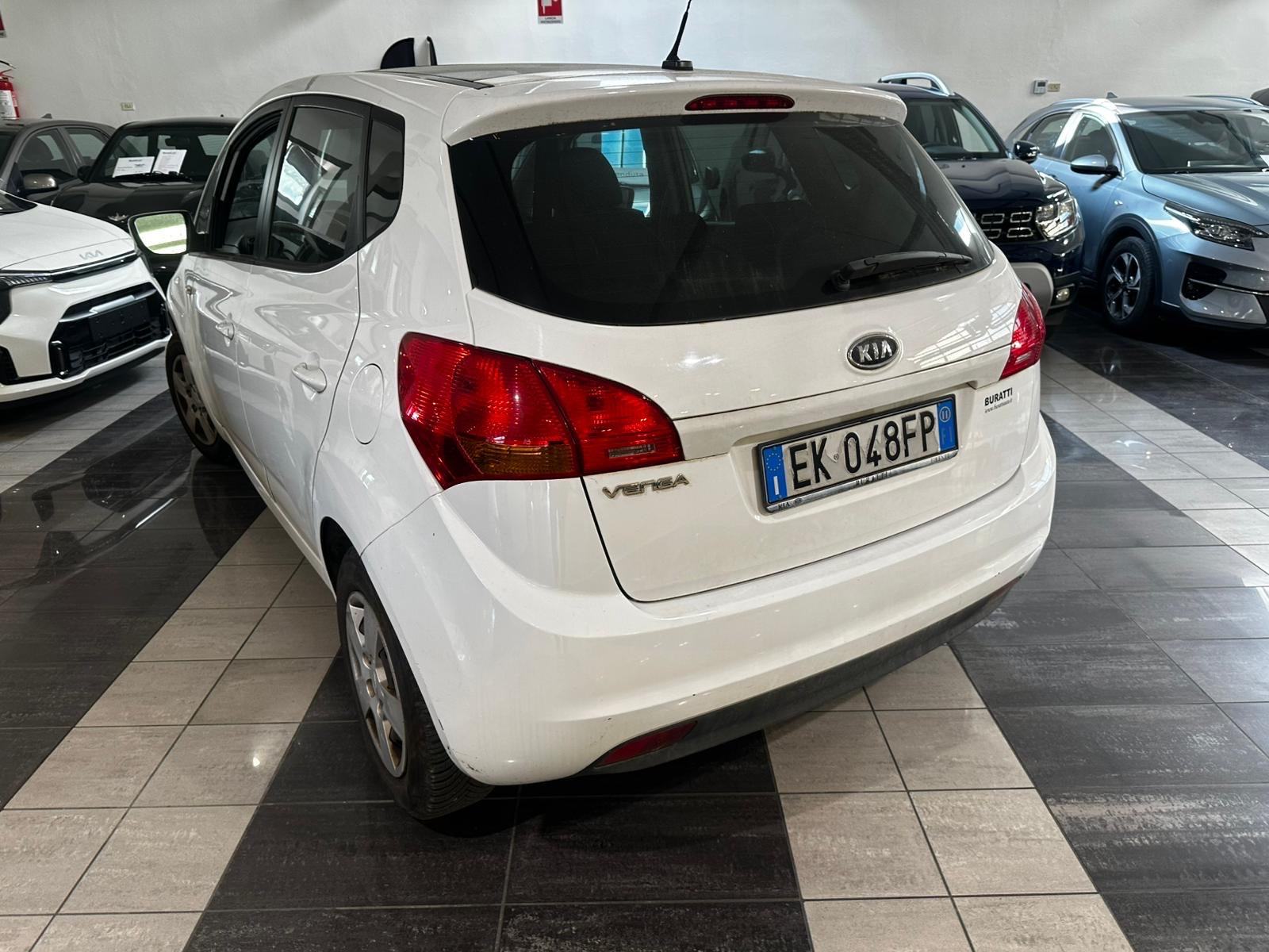 Kia Venga 1,4 LX Cool PANORAMSKI KROV, fotografija 7