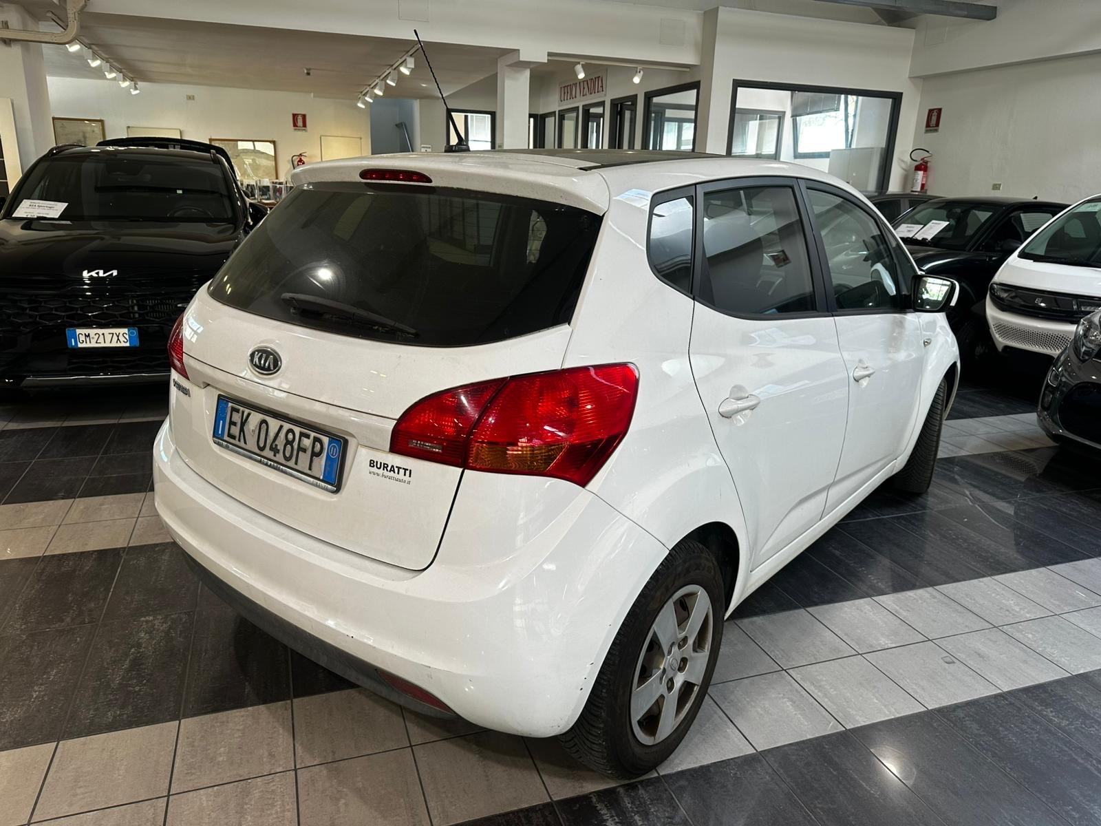 Kia Venga 1,4 LX Cool PANORAMSKI KROV, fotografija 9