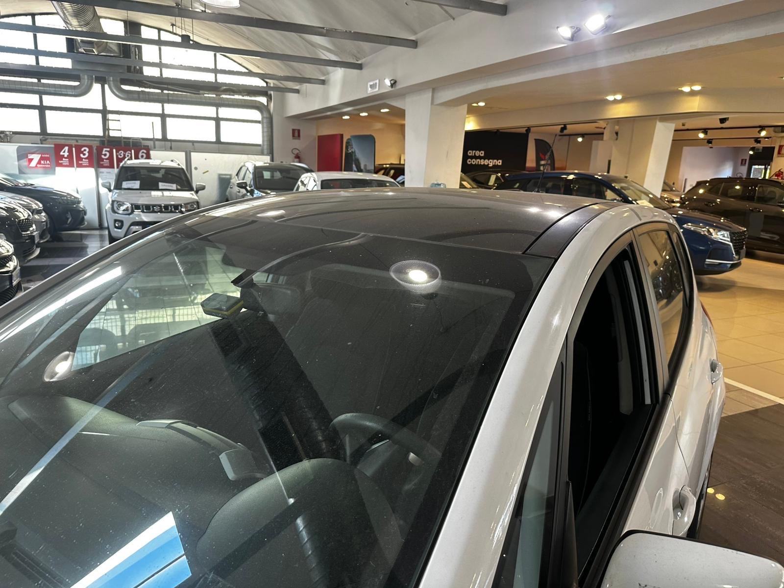 Kia Venga 1,4 LX Cool PANORAMSKI KROV, fotografija 11