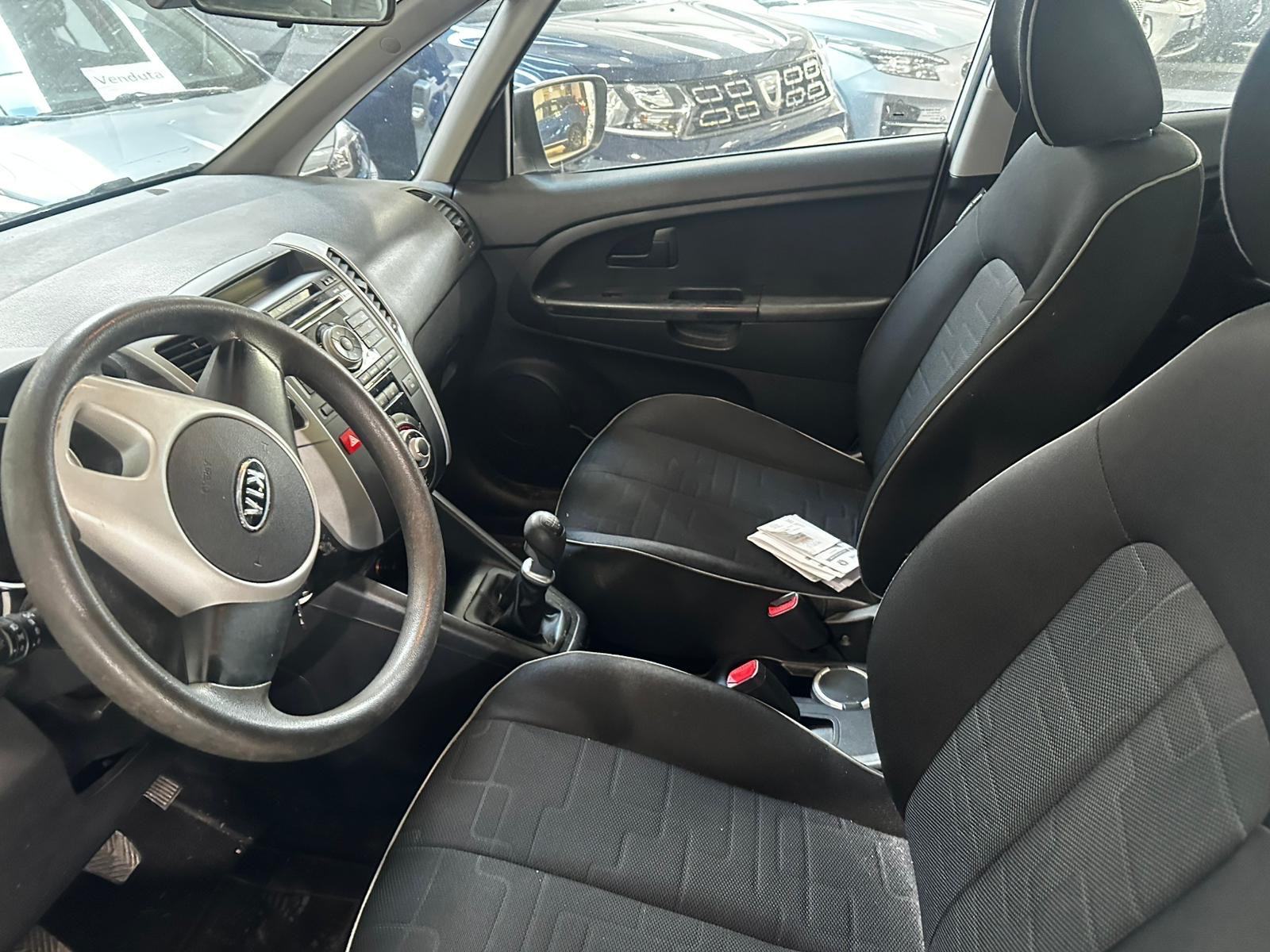 Kia Venga 1,4 LX Cool PANORAMSKI KROV, fotografija 12