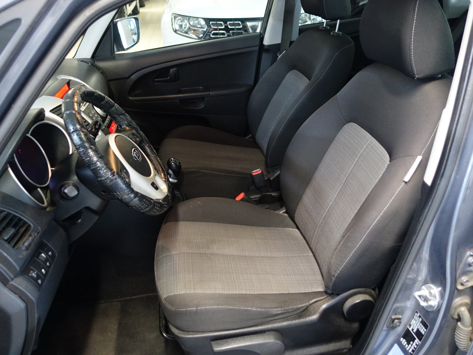 Kia Venga 1,6 CRDi 128ks / JAMSTVO + REG. DO 02/2027, fotografija 10