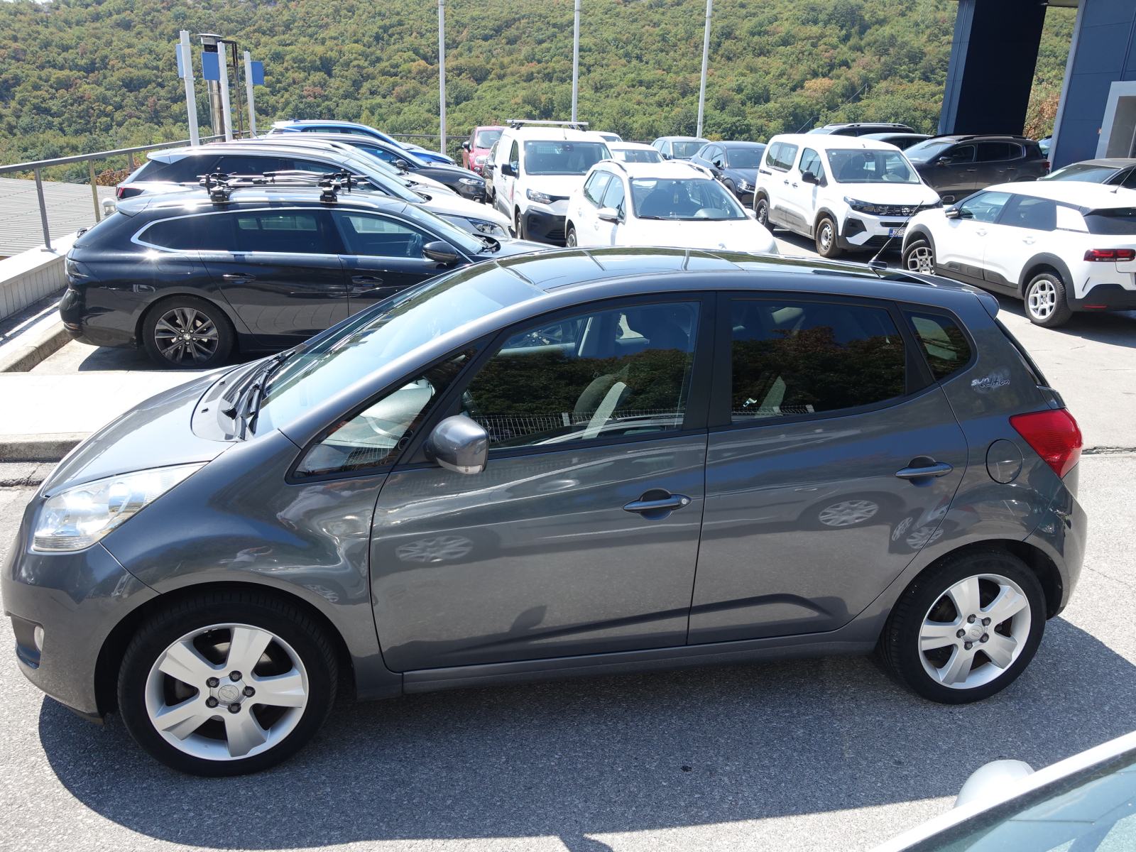 Kia Venga 1,6 CRDi 128ks / JAMSTVO + REG. DO 02/2027, fotografija 2