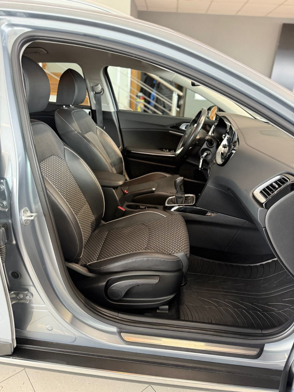 Kia XCeed 1.0 T-GDI EX WAY ISG KAMERA SERVISNA REG.02/2027, fotografija 13