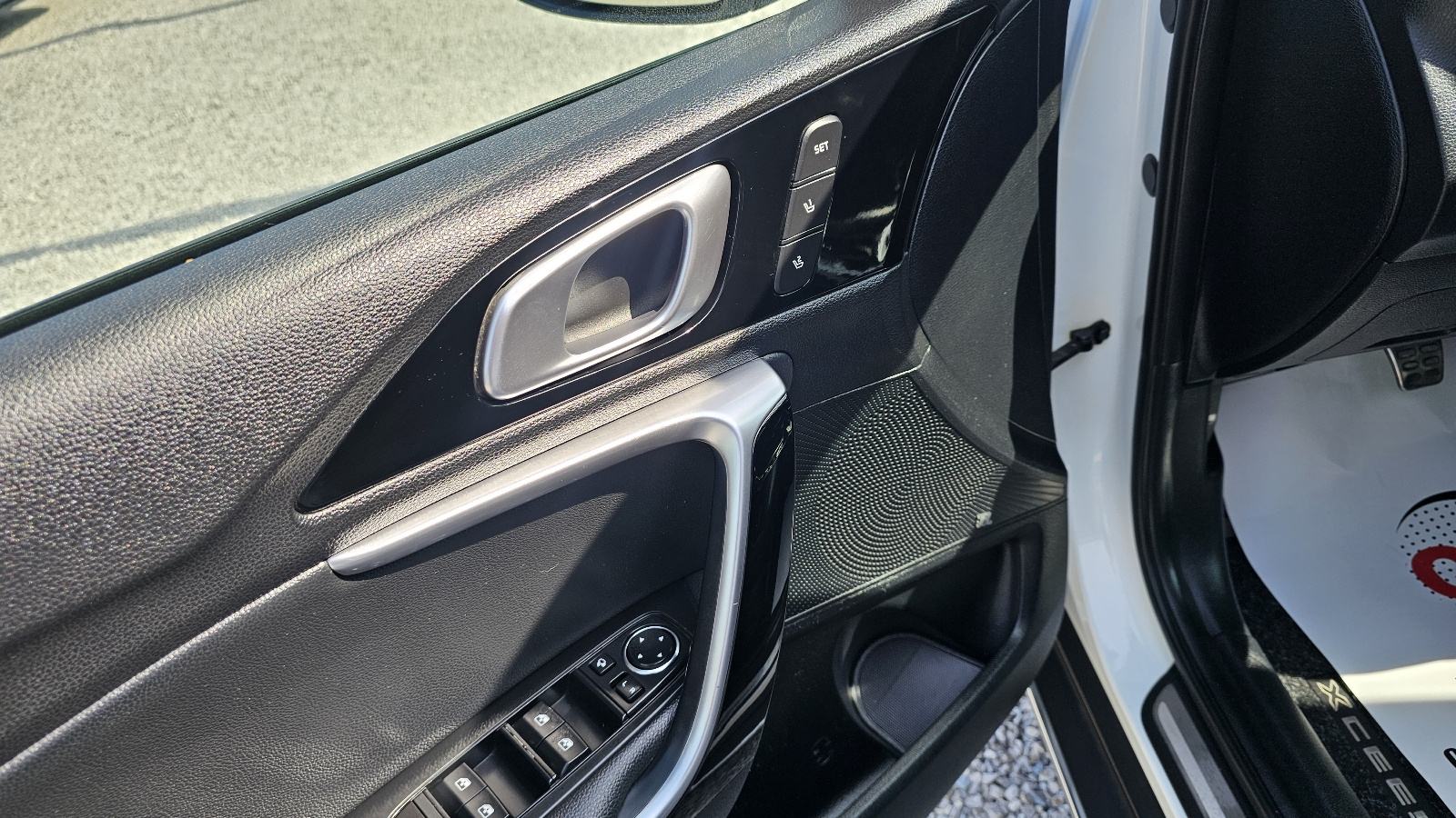 Kia XCeed 1,6 CRDI,CLIMATRONIC,KOŽA,PANORAMA,NAVI,FUUL LED,ALU,JAMSTVO, fotografija 8