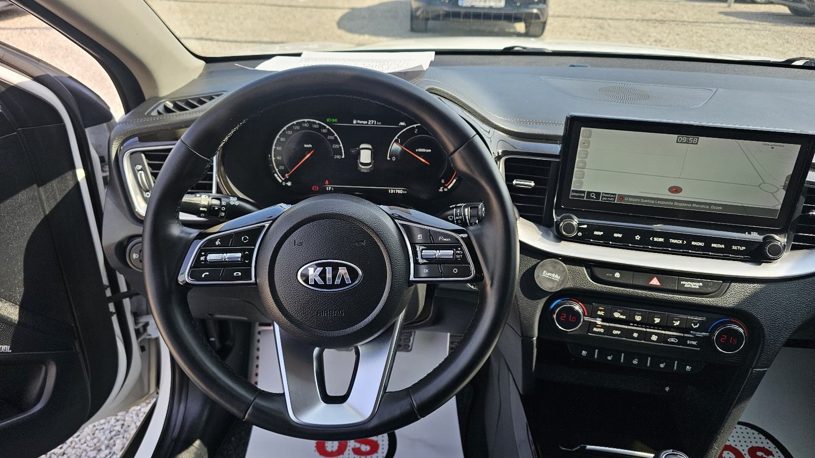 Kia XCeed 1,6 CRDI,CLIMATRONIC,KOŽA,PANORAMA,NAVI,FUUL LED,ALU,JAMSTVO, fotografija 16