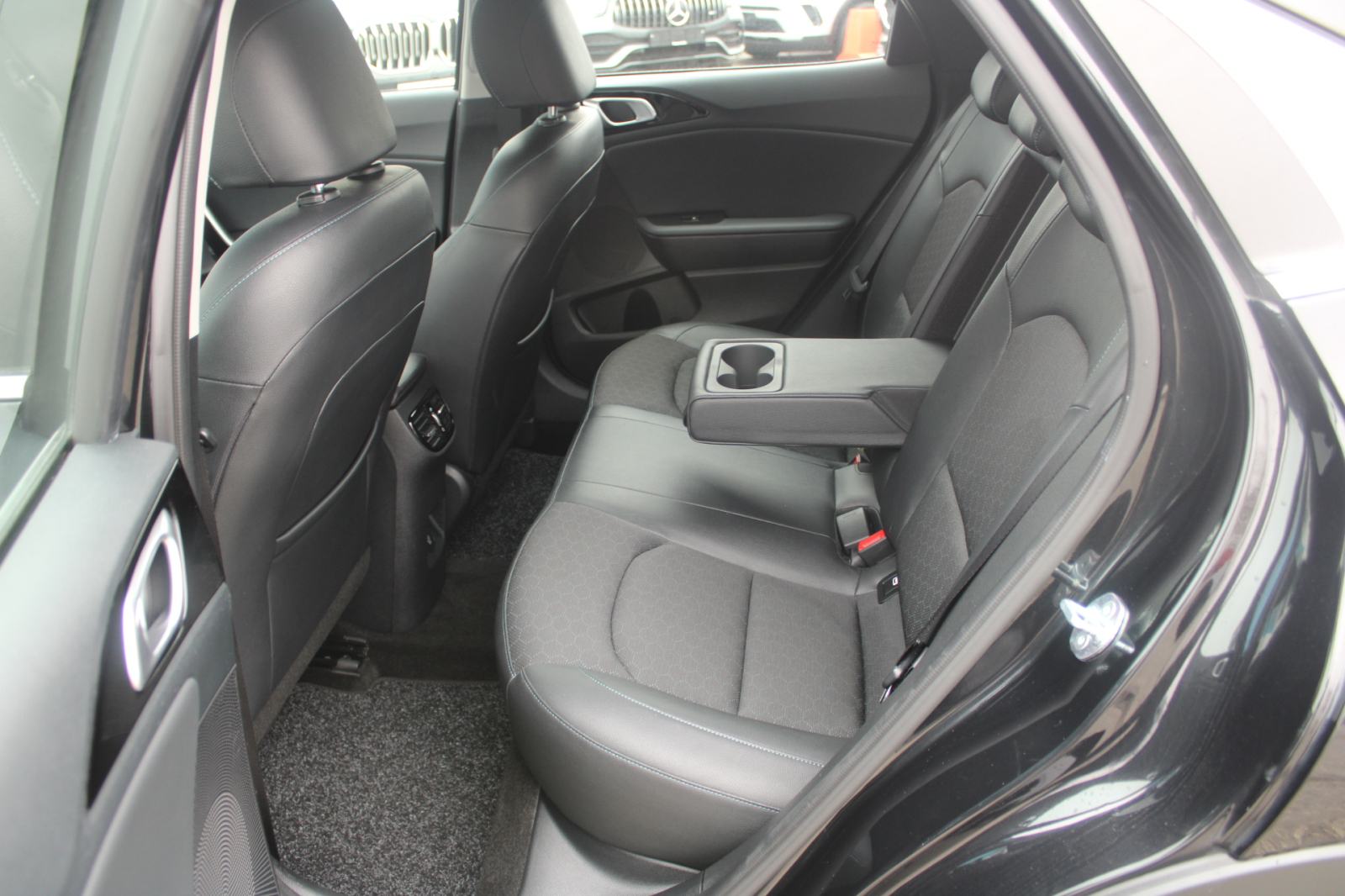 Kia XCeed 1.6 CRDi AUTOMATIK *LED, NAVIGACIJA, KAMERA*, fotografija 11