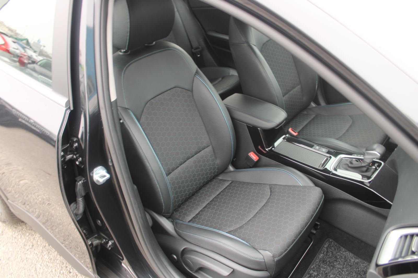 Kia XCeed 1.6 CRDi AUTOMATIK *LED, NAVIGACIJA, KAMERA*, fotografija 12