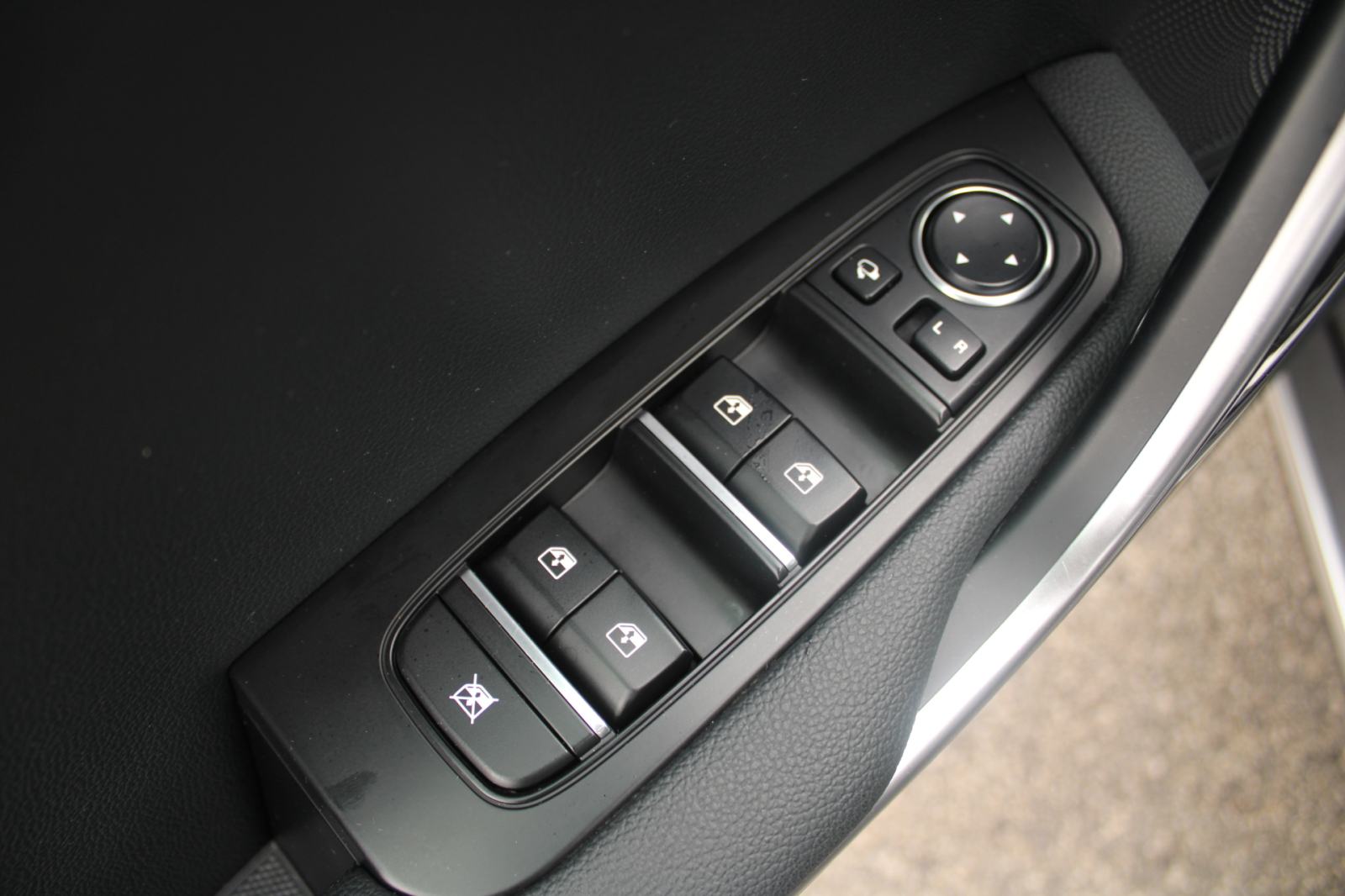 Kia XCeed 1.6 CRDi AUTOMATIK *LED, NAVIGACIJA, KAMERA*, fotografija 14