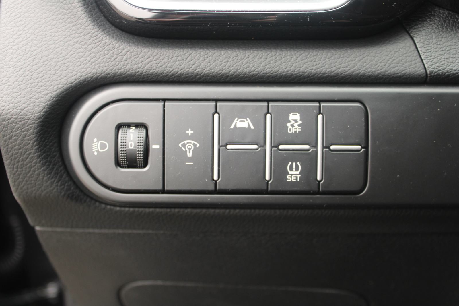 Kia XCeed 1.6 CRDi AUTOMATIK *LED, NAVIGACIJA, KAMERA*, fotografija 15