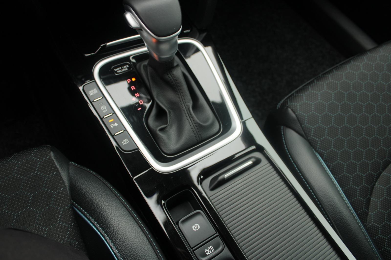 Kia XCeed 1.6 CRDi AUTOMATIK *LED, NAVIGACIJA, KAMERA*, fotografija 17