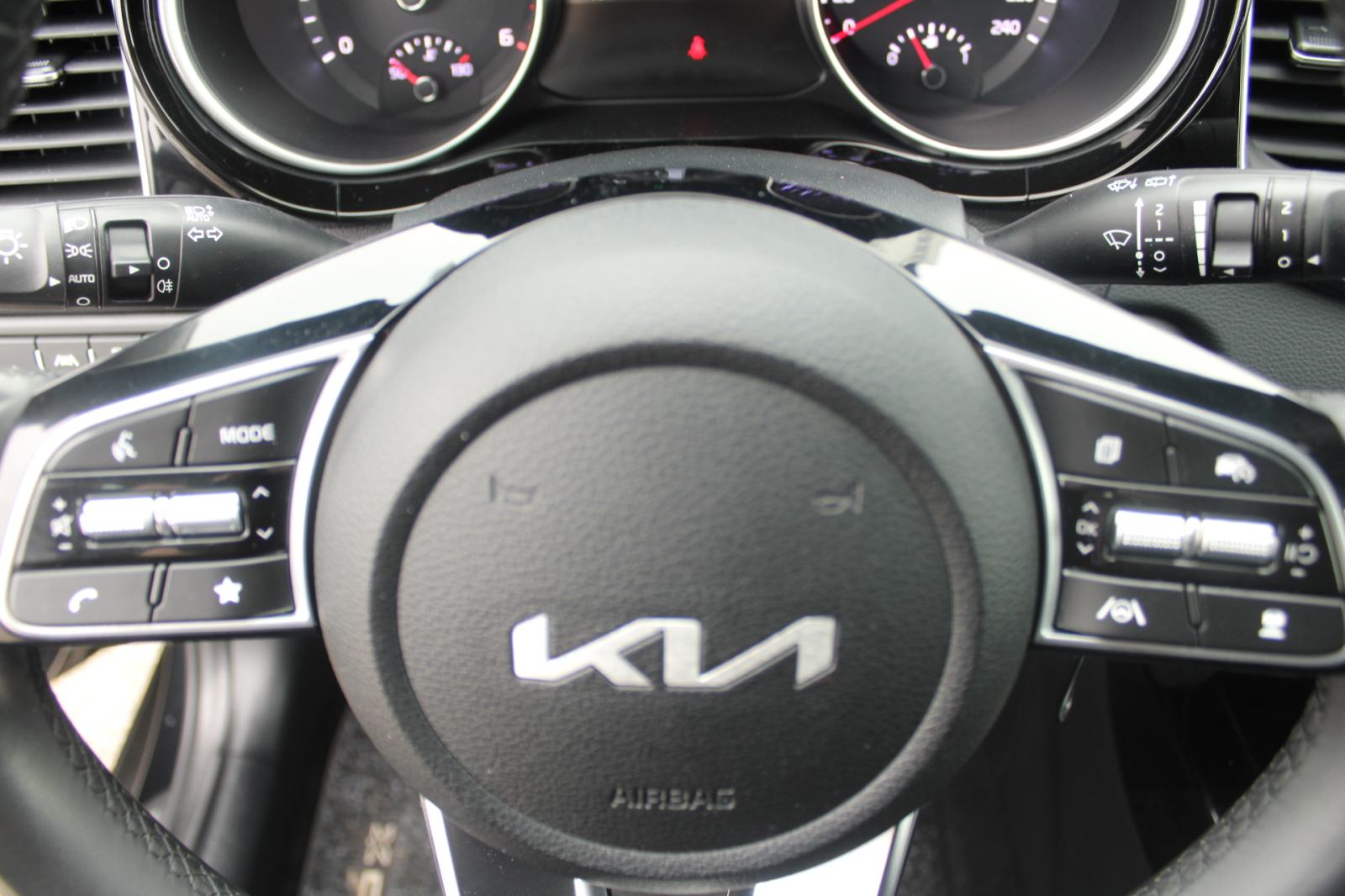 Kia XCeed 1.6 CRDi AUTOMATIK *LED, NAVIGACIJA, KAMERA*, fotografija 16
