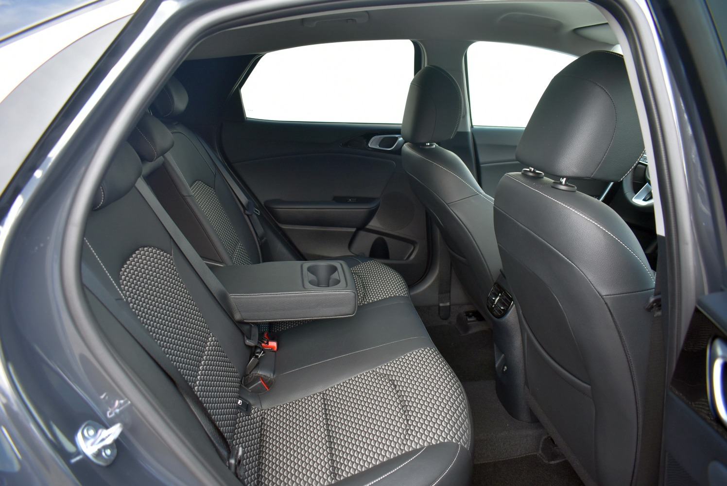 Kia XCeed 1.6 T-GDI EX Way 7DCT *HR* TESTNO VOZILO, TVORNIČKO*, fotografija 6