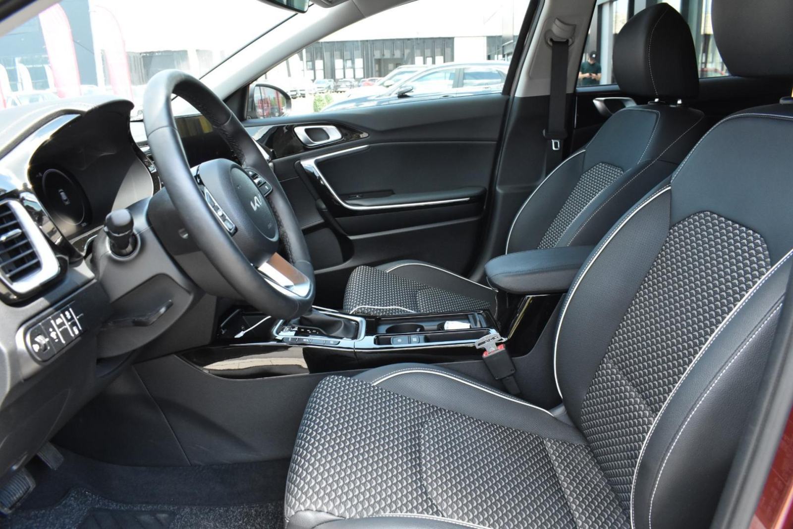 KIA XCeed 1,6 T-GDI ISG EX WAY 7DCT, NAV, KAMERA, TEMPOMAT, JAMSTVO, fotografija 15