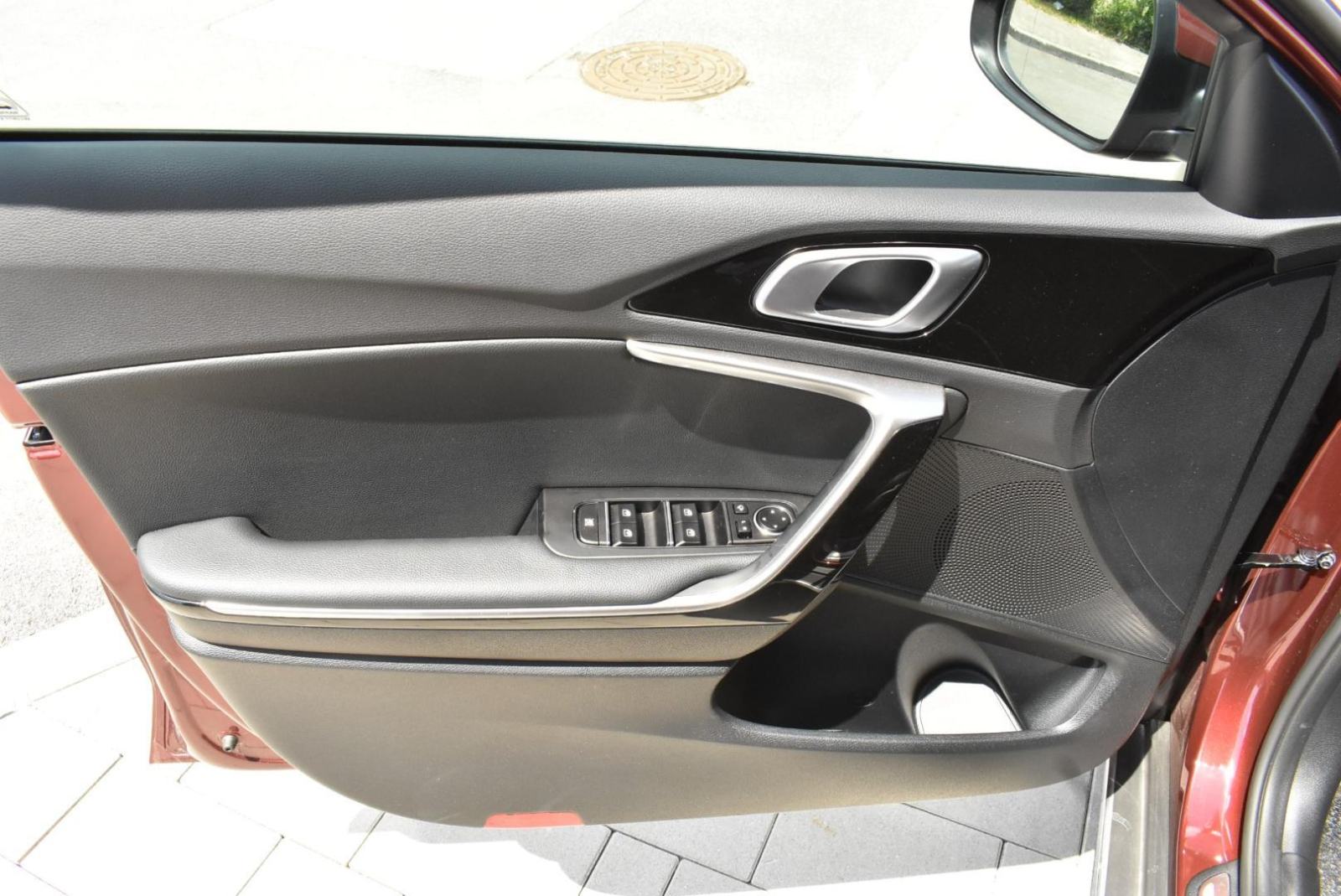 KIA XCeed 1,6 T-GDI ISG EX WAY 7DCT, NAV, KAMERA, TEMPOMAT, JAMSTVO, fotografija 17