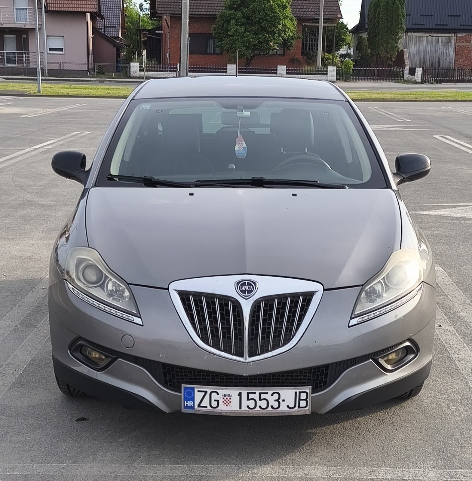 Lancia Delta 1,6 JTDm Reg.12/2026.Dva seta novih guma, pogled izvana - slika 2