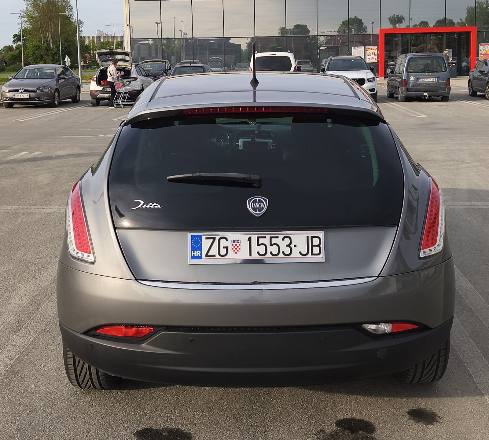 Lancia Delta 1,6 JTDm Reg.12/2026.Dva seta novih guma, pogled izvana - slika 4