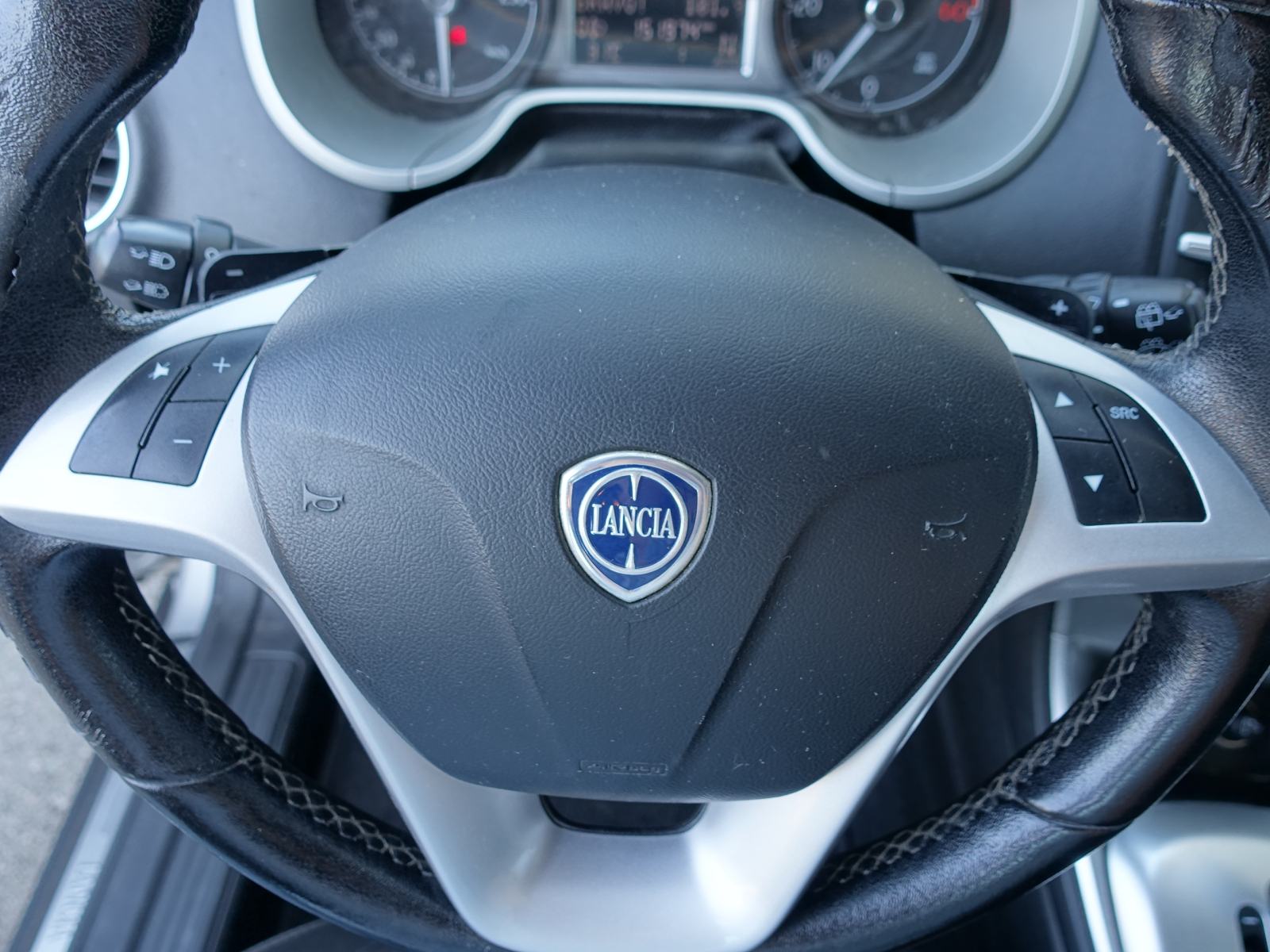 Lancia Delta 1,6 M-jet automatik / REGISTRACIJA U CIJENI VOZILA, fotografija 13