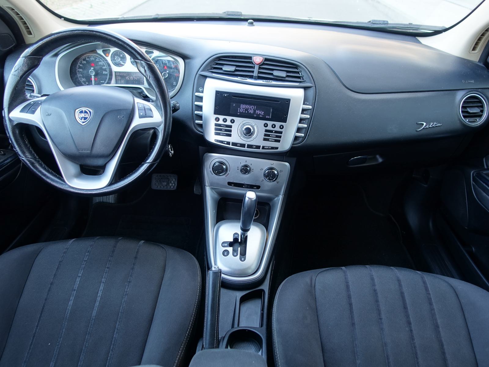 Lancia Delta 1,6 M-jet automatik / REGISTRACIJA U CIJENI VOZILA, fotografija 10