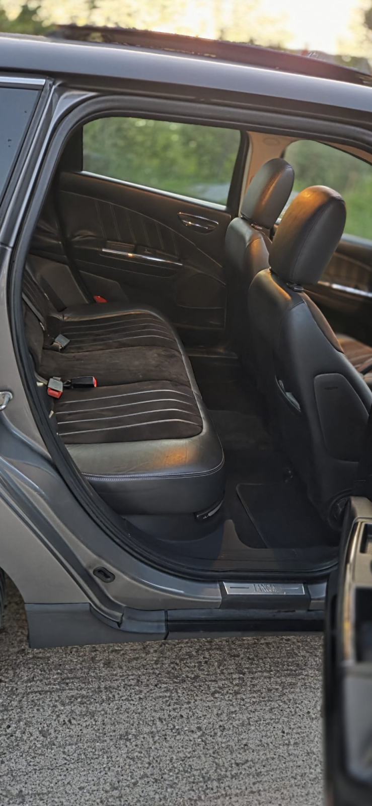 Lancia Delta 1,6 - Panoramski krov, fotografija 11