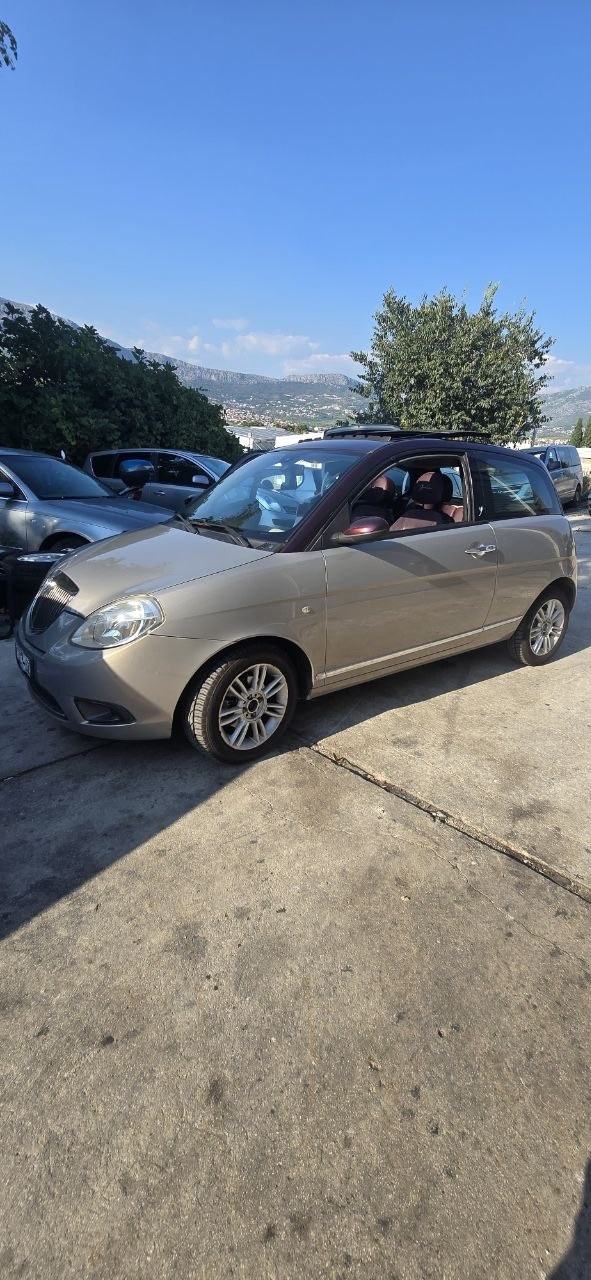 Lancia Y 1,3 16V JTD automatik, fotografija 3