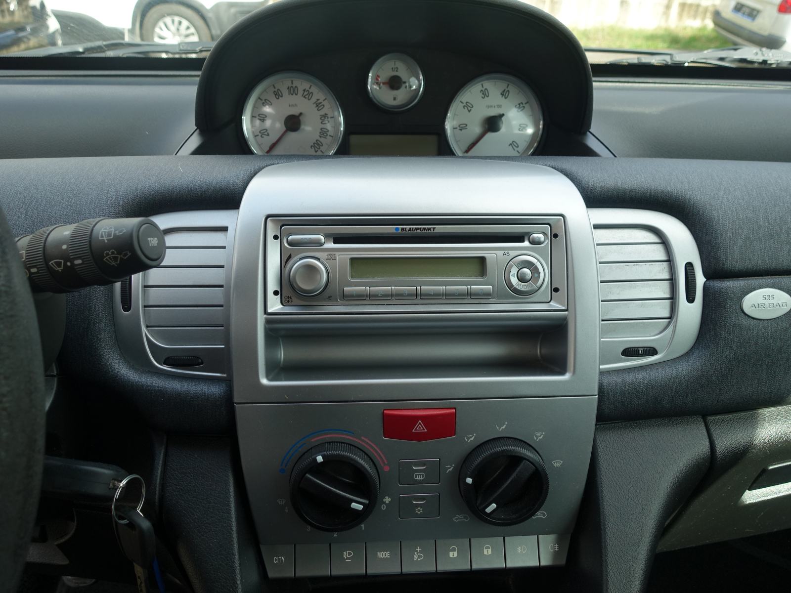 Lancia Ypsilon 1,2 / JAMSTVO + REGISTRACIJA, fotografija 12