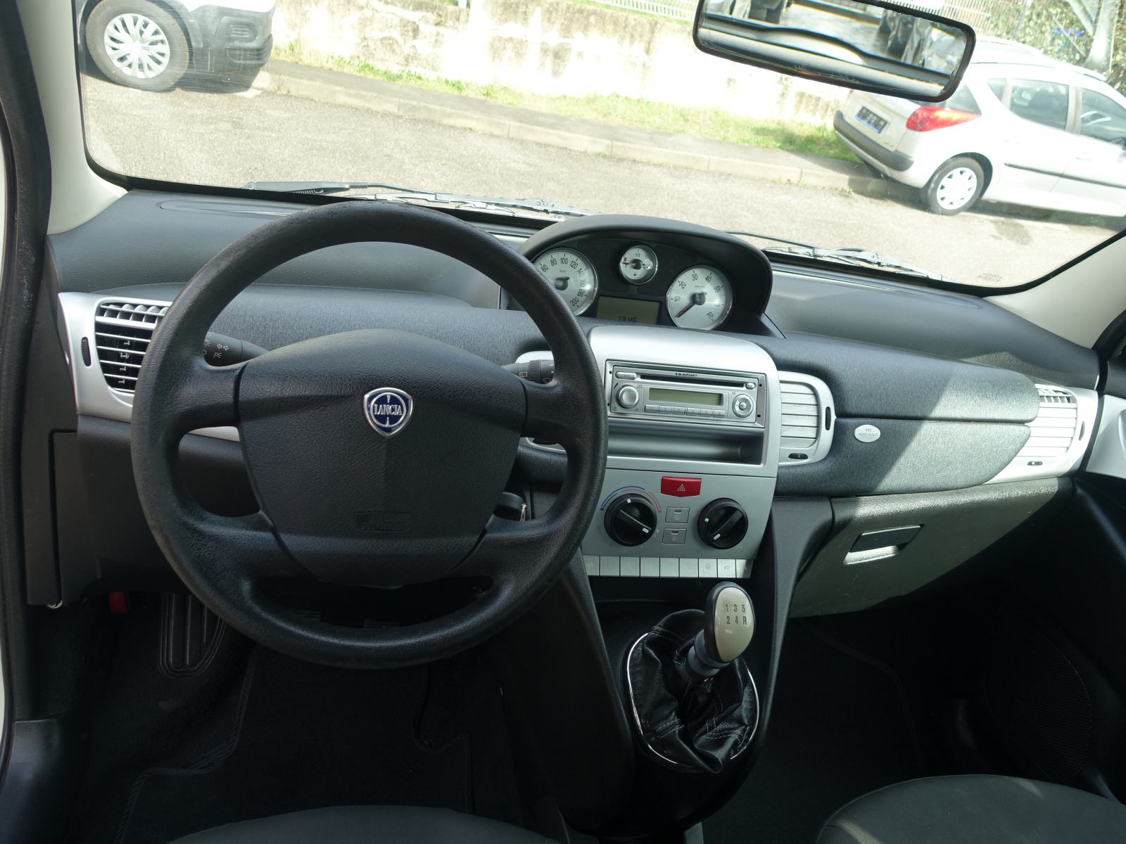 Lancia Ypsilon 1,2 / JAMSTVO + REGISTRACIJA, fotografija 10