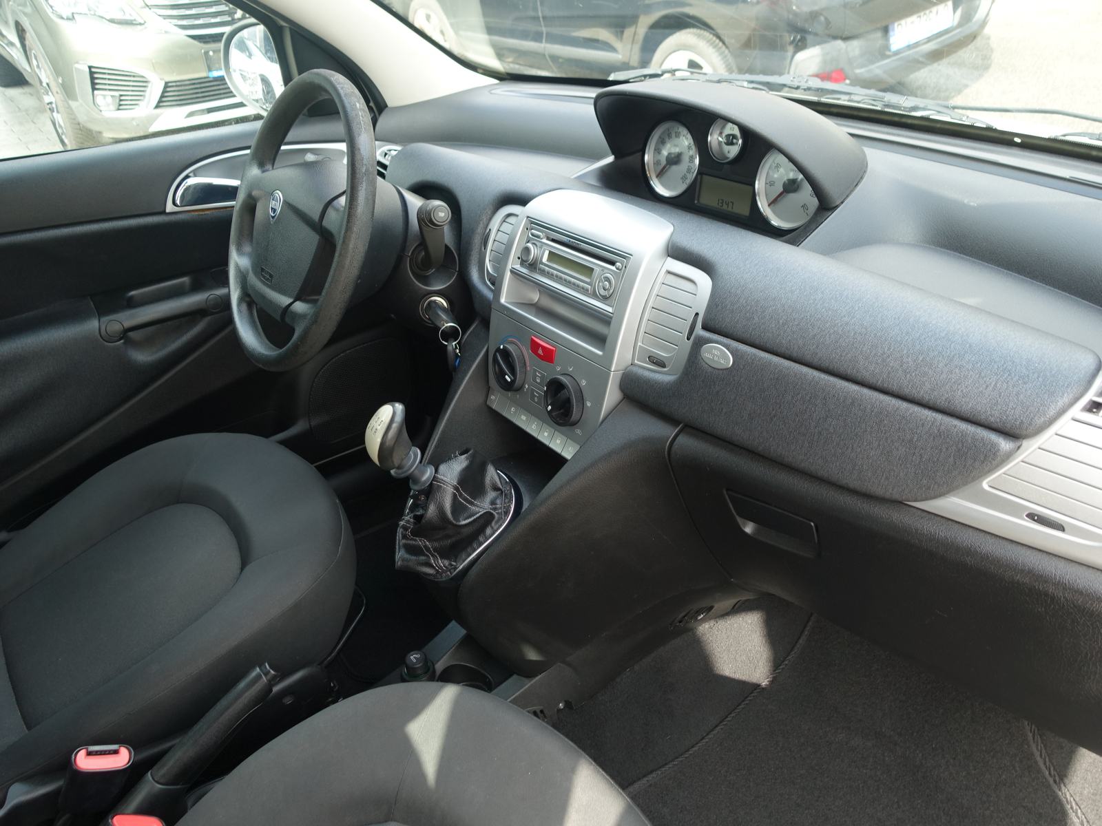 Lancia Ypsilon 1,2 / JAMSTVO + REGISTRACIJA, fotografija 11