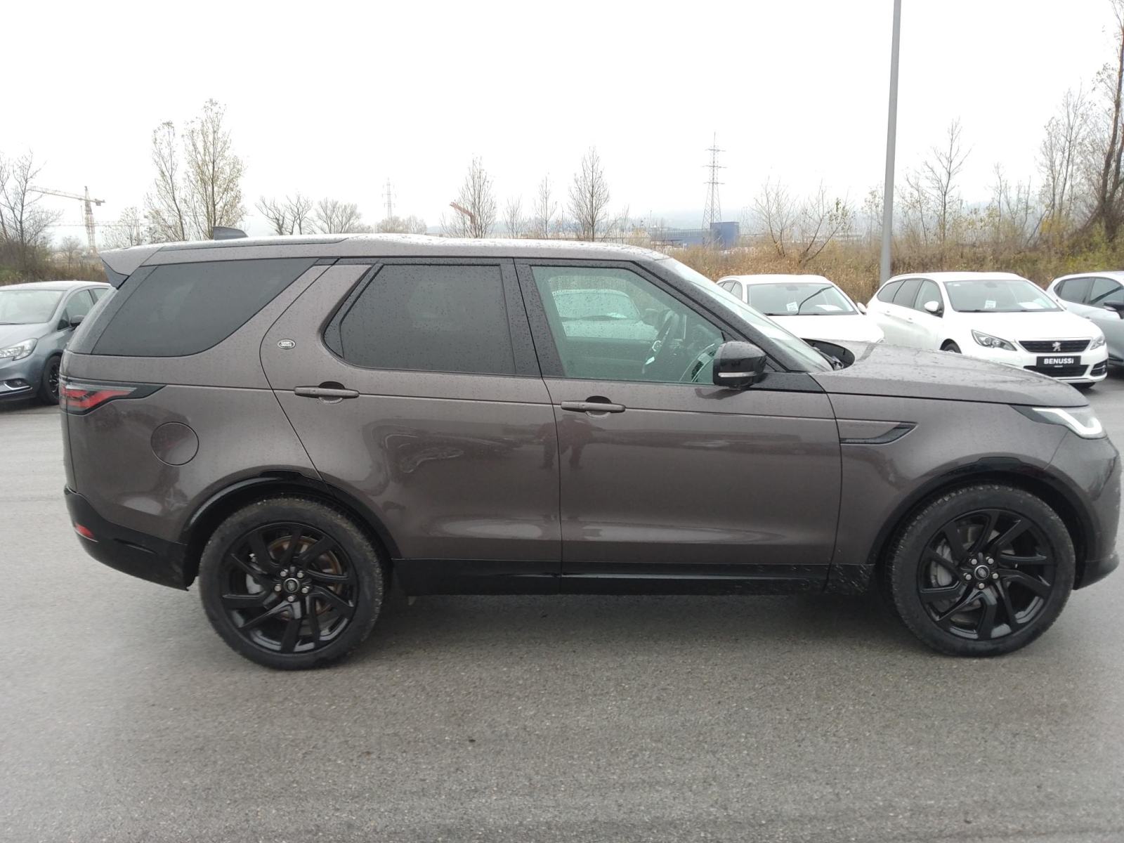 Land Rover Discovery R-DYN SE 3.0 300 KS, 7 sjedala, zračni ovjes PDV, fotografija 4