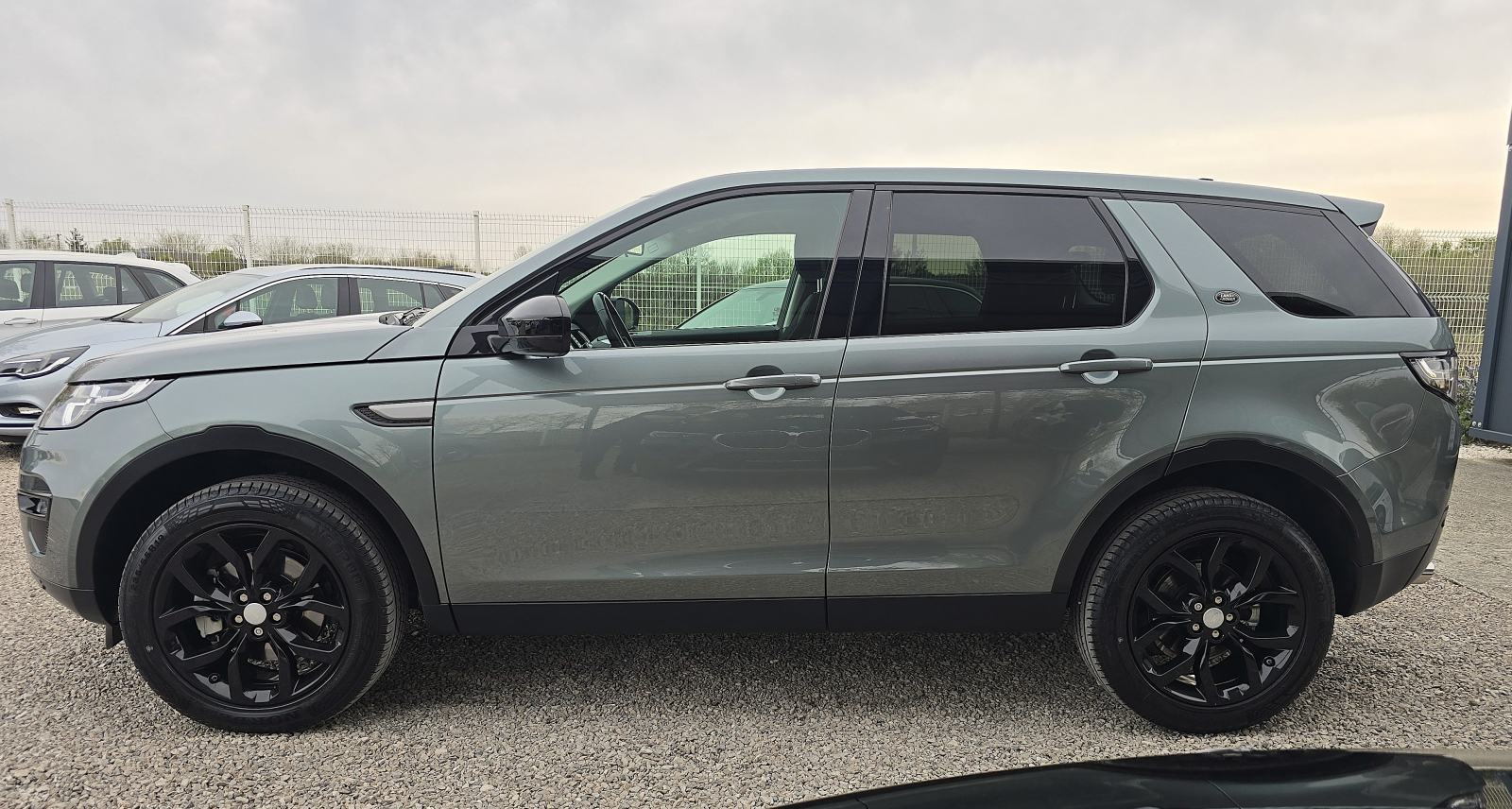 Land Rover Discovery Sport 2,0D 4X4 1. Vlasnik veliki servis+nove gume, fotografija 2