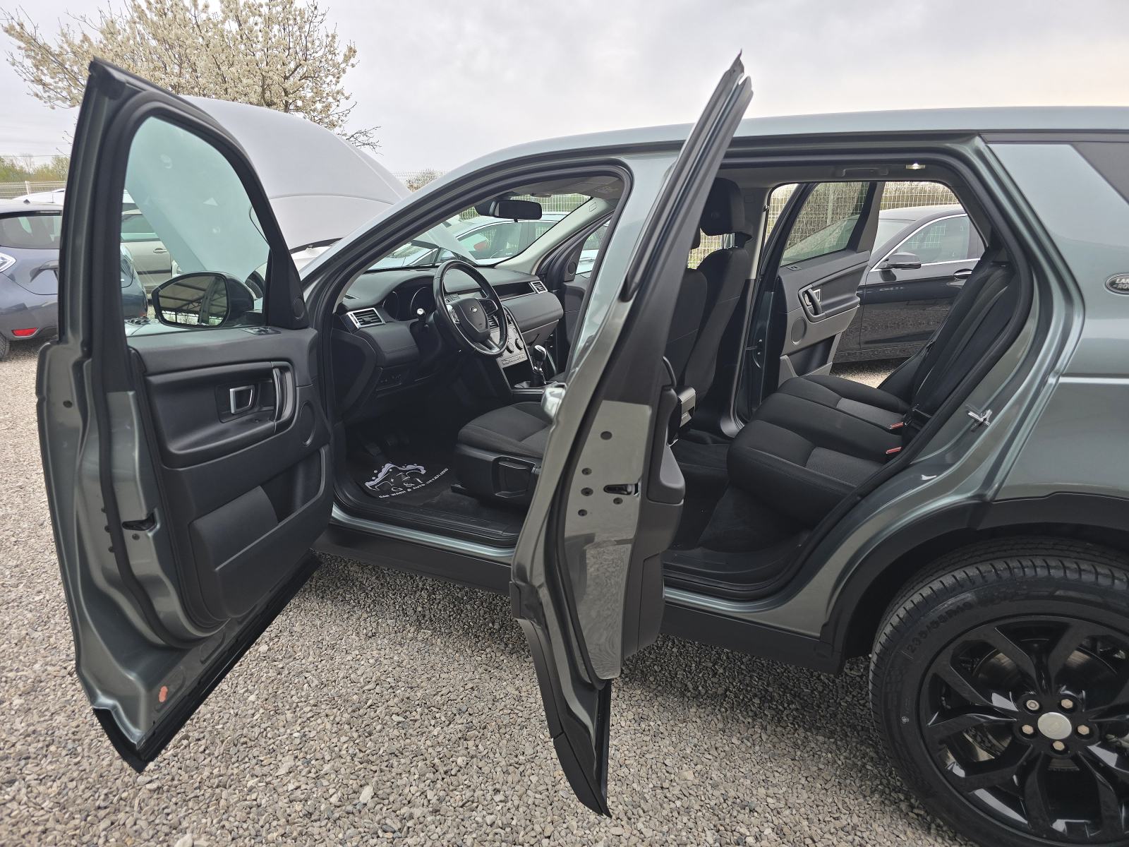 Land Rover Discovery Sport 2,0D 4X4 1. Vlasnik veliki servis+nove gume, fotografija 10