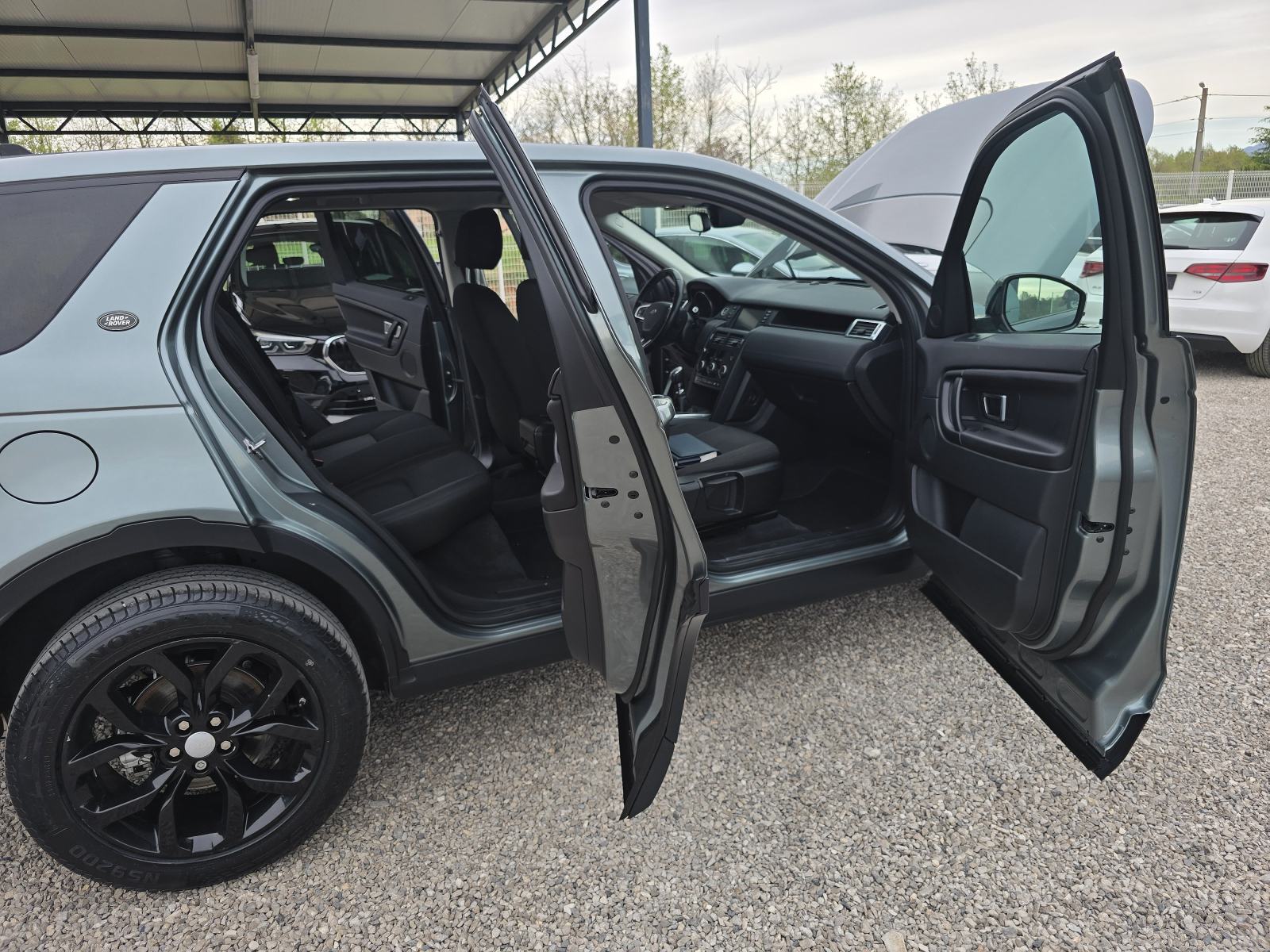 Land Rover Discovery Sport 2,0D 4X4 1. Vlasnik veliki servis+nove gume, fotografija 13