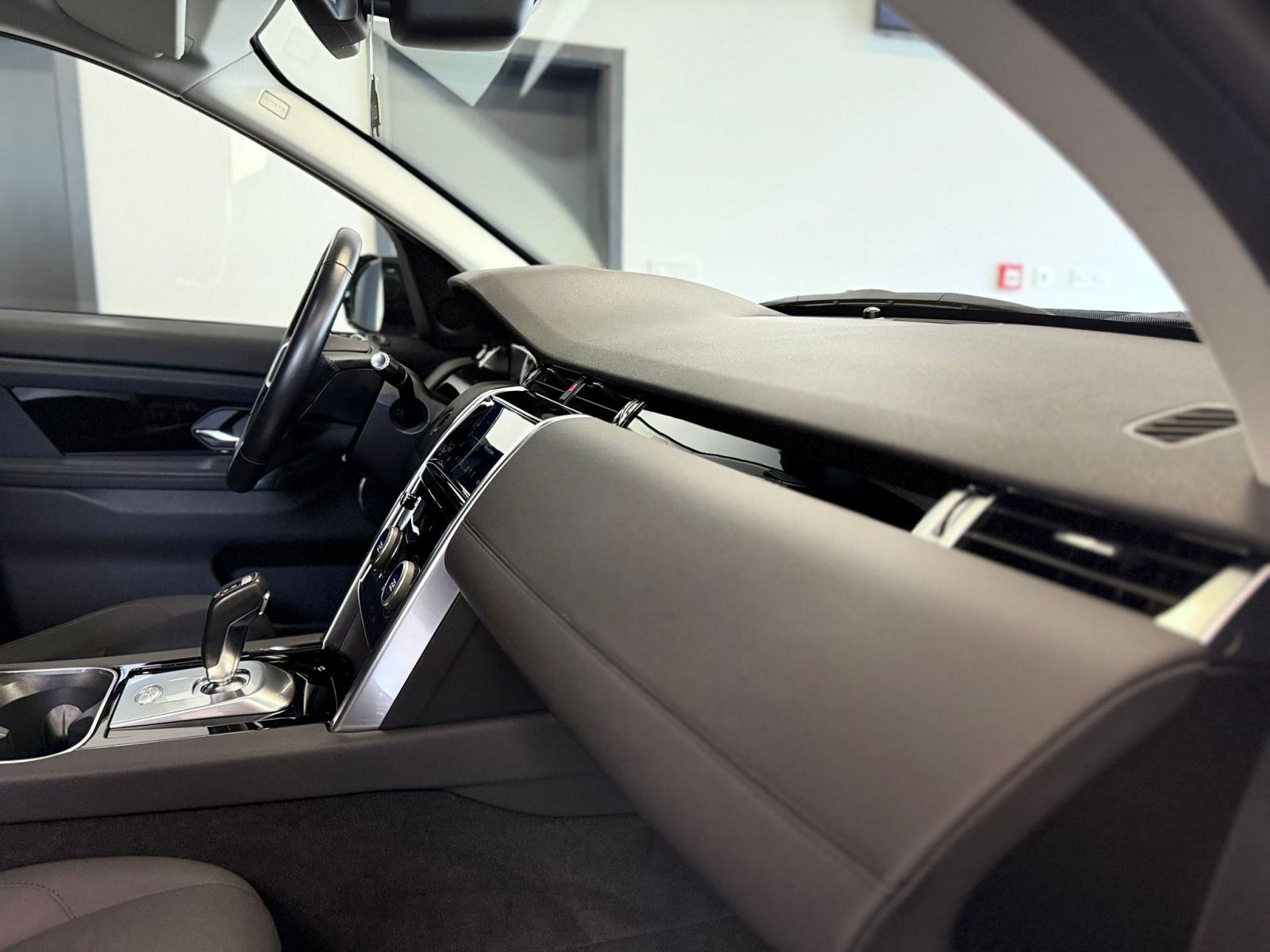 Land Rover Discovery Sport 2.0d AWD •Navi,Kamera,Meridian,Alu 20”•, fotografija 17