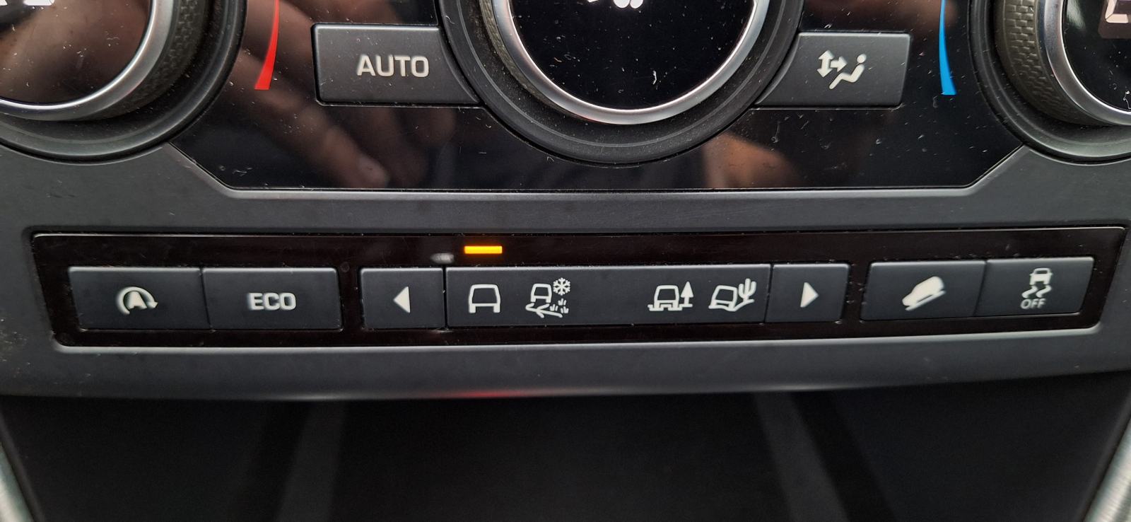 Land Rover Discovery Sport 2.0D, 4X4, AUT, NAVI, TEMP, 2X PDC, JAMSTVO, fotografija 17