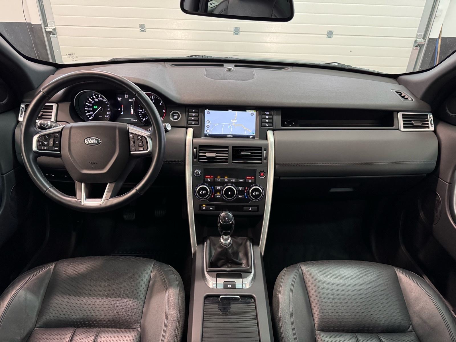 Land Rover Discovery Sport Pure ***PANORAMA, KOŽA, KAMERA***, fotografija 5