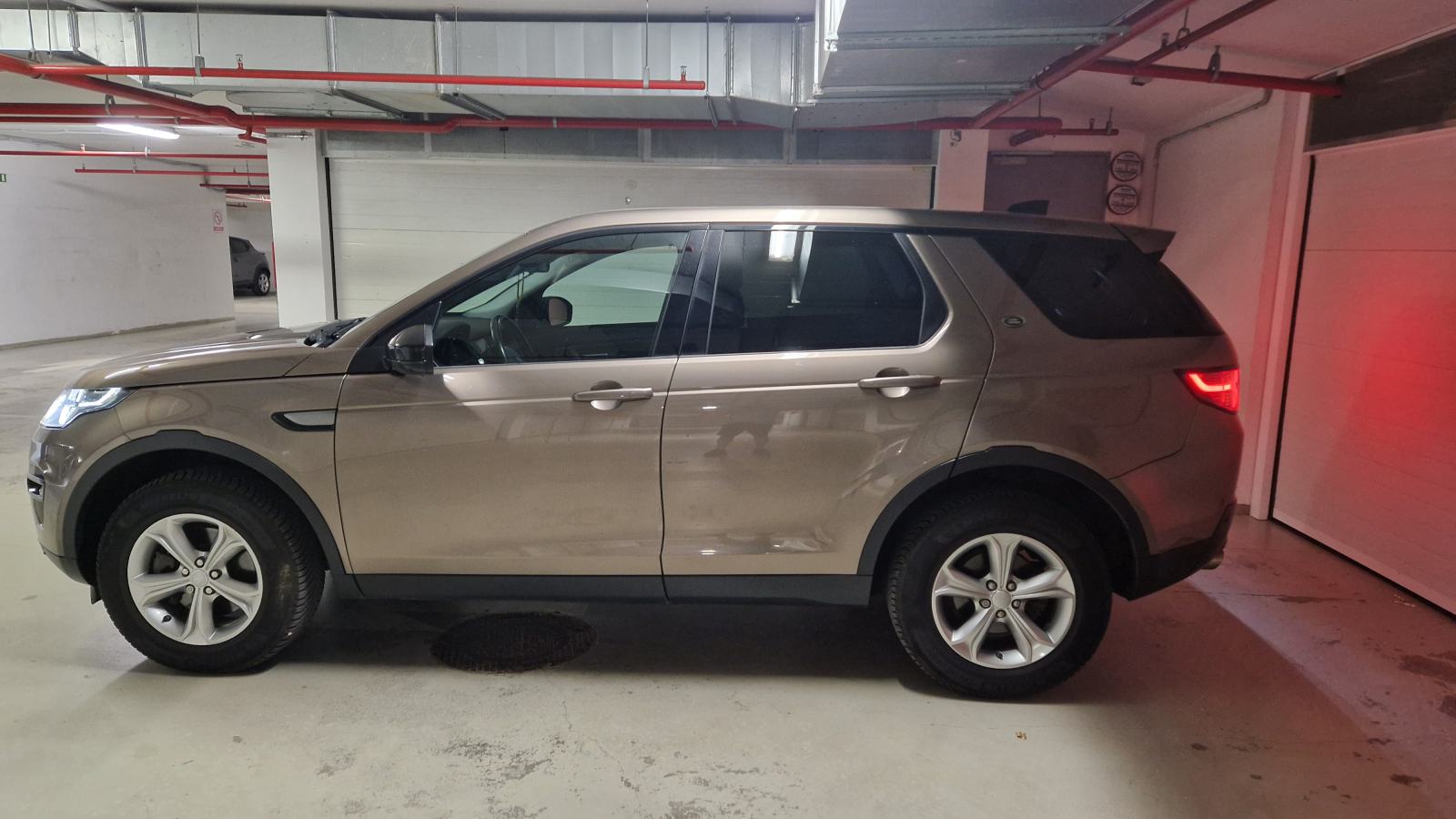 Land Rover Discovery Sport SE automatik, pogled izvana - slika 1