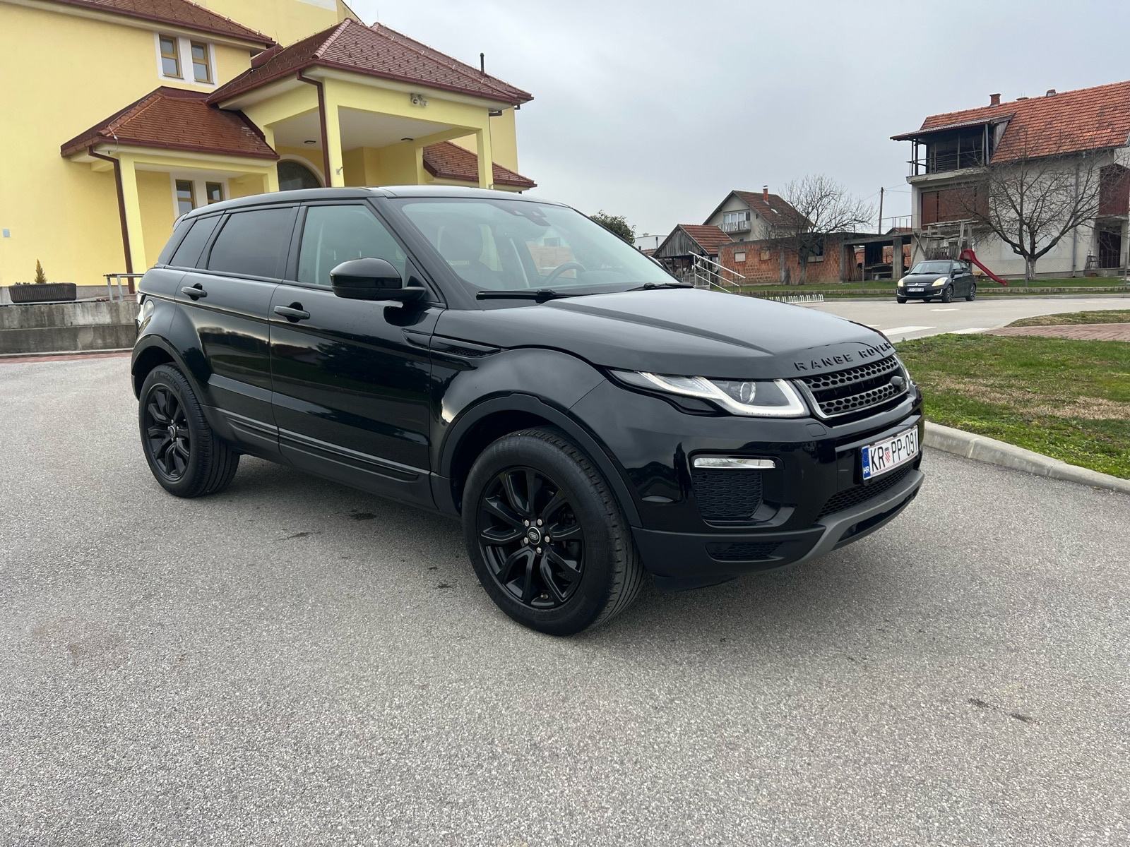 Land Rover Evoque 2,0 eD4/PANORAMA/PDC/KOZA//KAMERA/TOP STANJE!, fotografija 6
