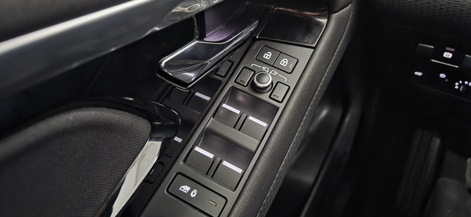 Land Rover Evoque 2,0D, 6 BRZINA, FULL LED, TEMP, JAMSTVO, LEASING..., fotografija 9