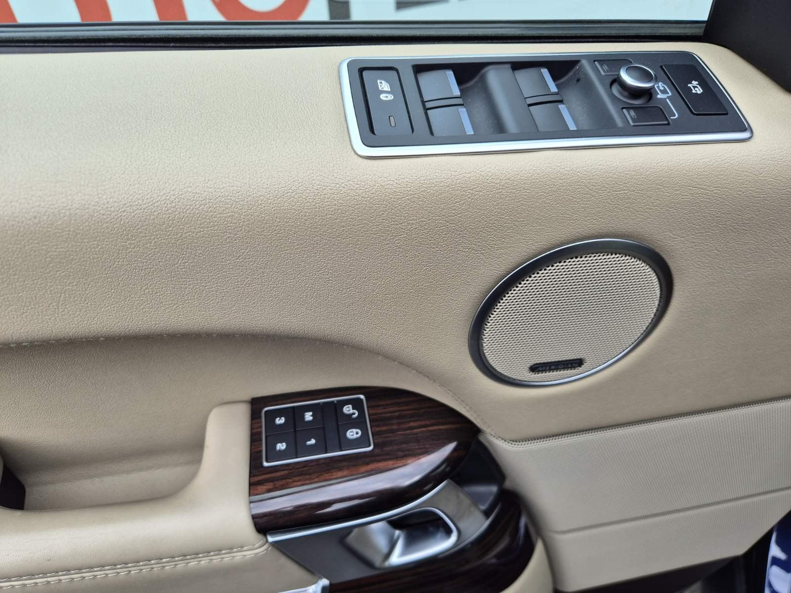 Land Rover Range Rover 4.4 SdV8, Meridian, Kamera, Softclose, 21", fotografija 20