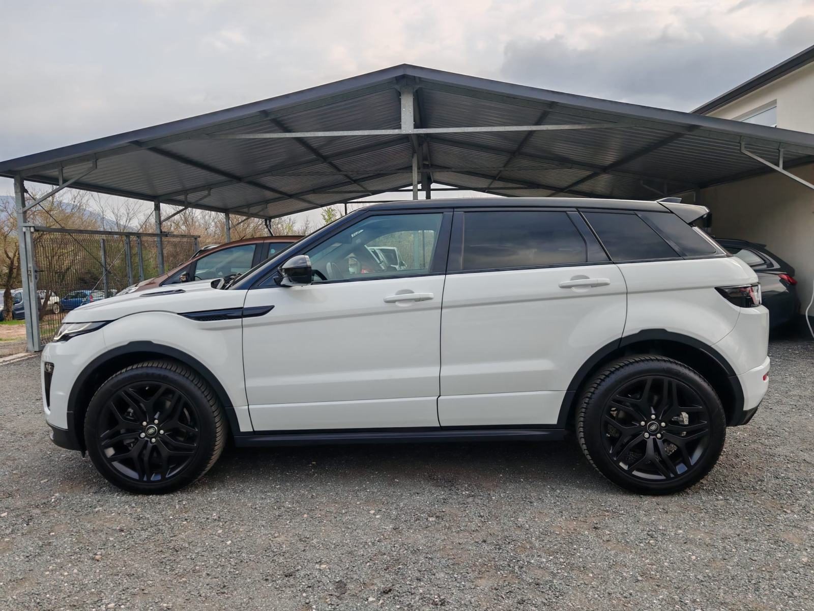 Range Rover Evoque 2.0 TD4 180 ks 4x4 HSE panorama alu 20 STANJE NOVO❗, fotografija 6